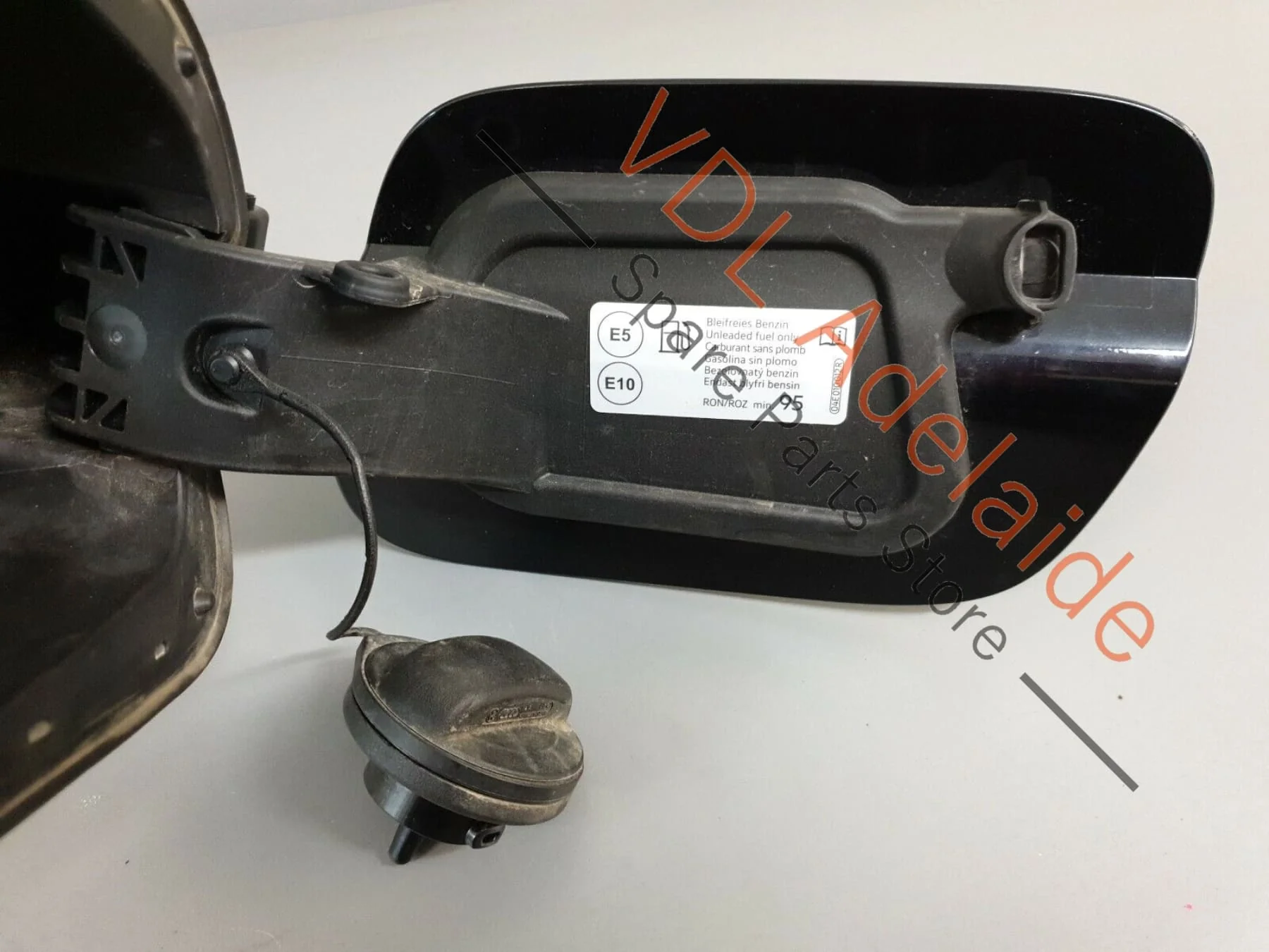VW Tiguan R Mk2 5NA Allspace Fuel Filler Flap Door 5NN809857B JES3 - Image 8