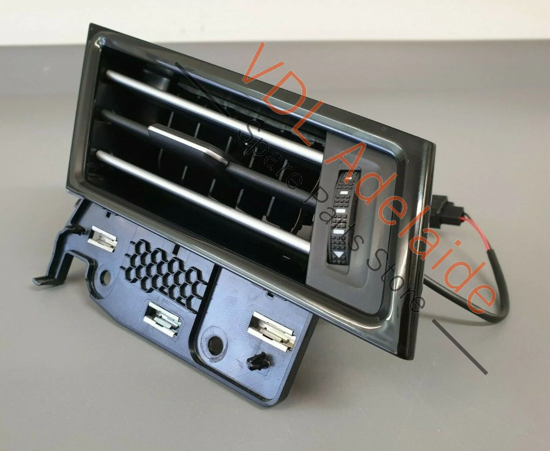 VW Passat R-Line Sedan B8 3G Right Side Dash Air Vent 3G2819702E PAT3 - Image 2