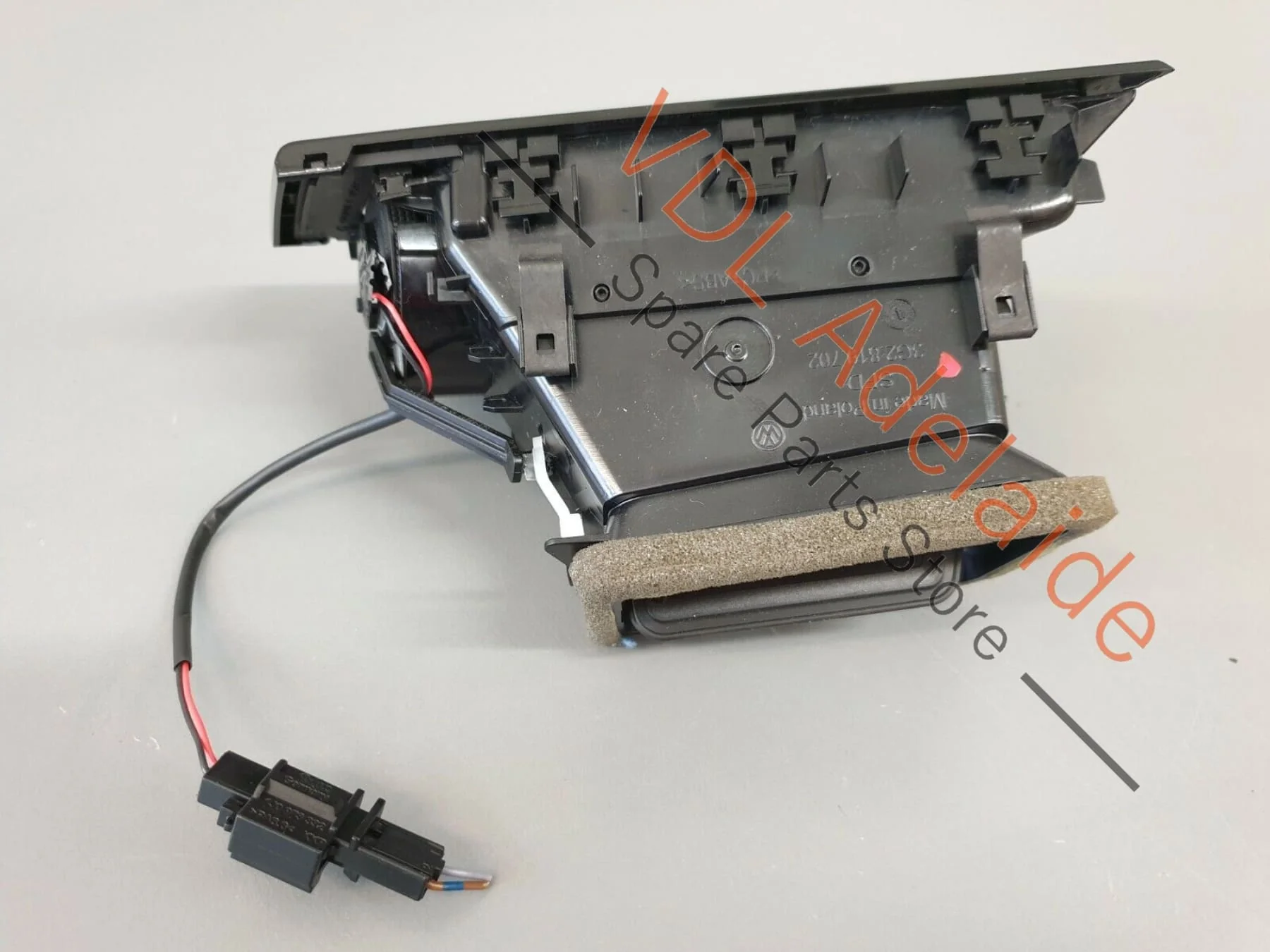 VW Passat R-Line Sedan B8 3G Right Side Dash Air Vent 3G2819702E PAT3 - Image 3