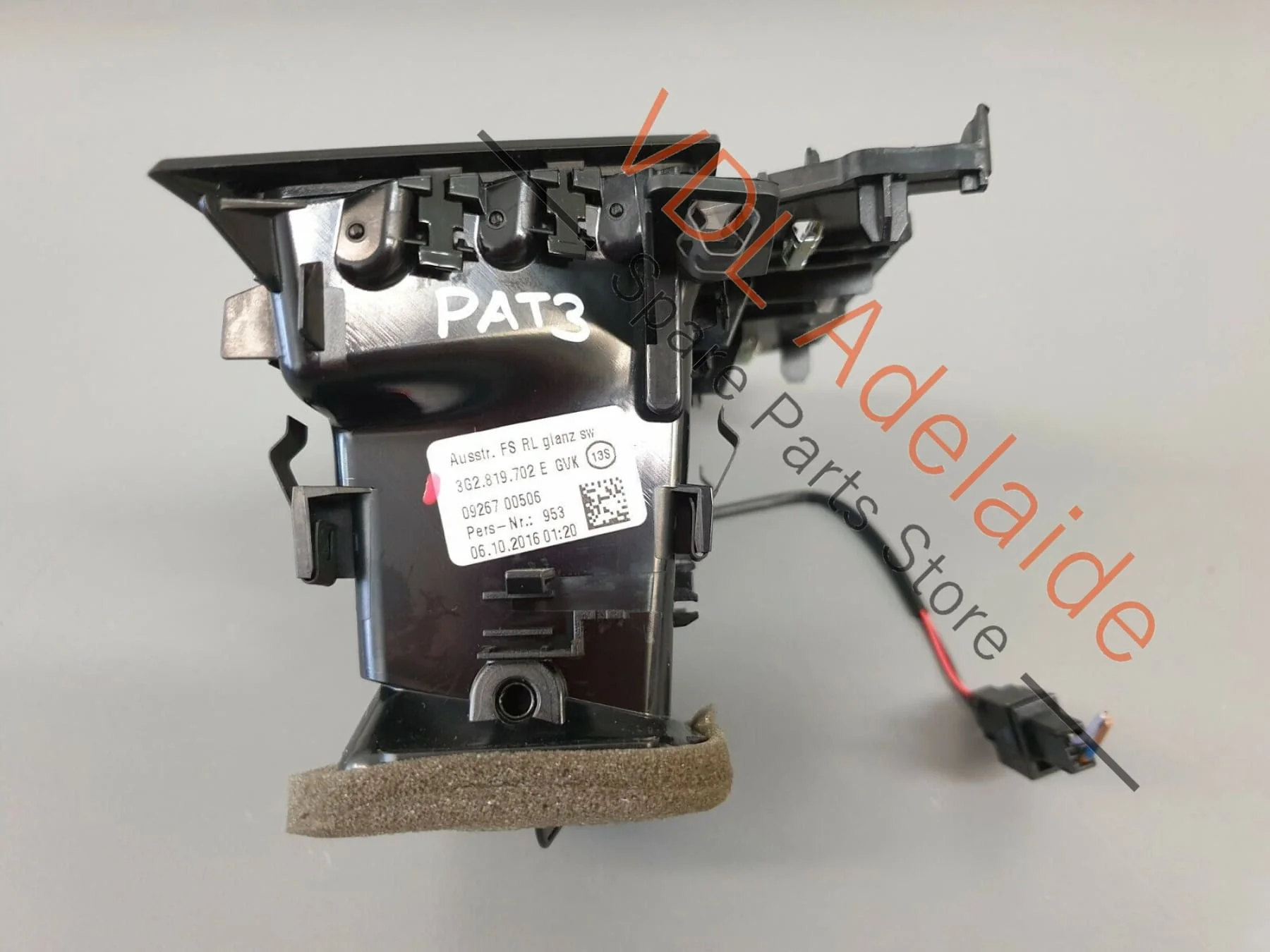 VW Passat R-Line Sedan B8 3G Right Side Dash Air Vent 3G2819702E PAT3 - Image 4