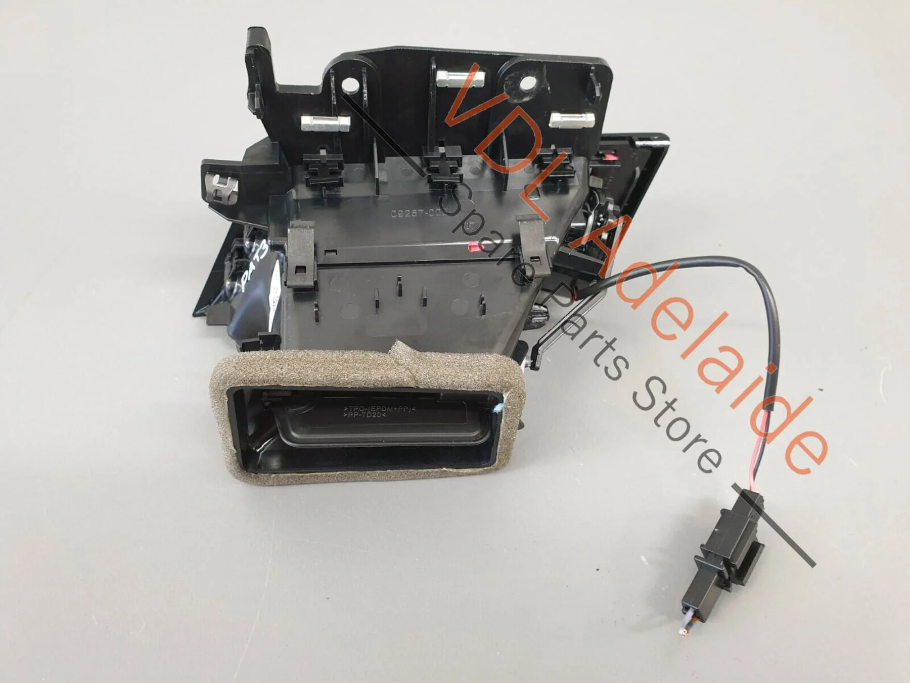 VW Passat R-Line Sedan B8 3G Right Side Dash Air Vent 3G2819702E PAT3 - Image 5