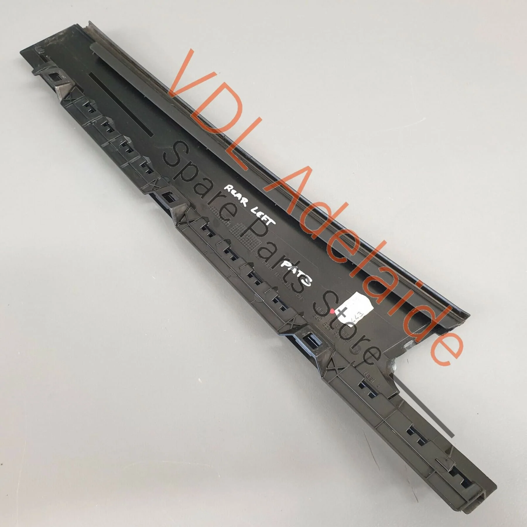 VW Passat R-Line B8 3G Rear Left Trim for Door Window Frame 3G0839901T PAT3 - Image 4