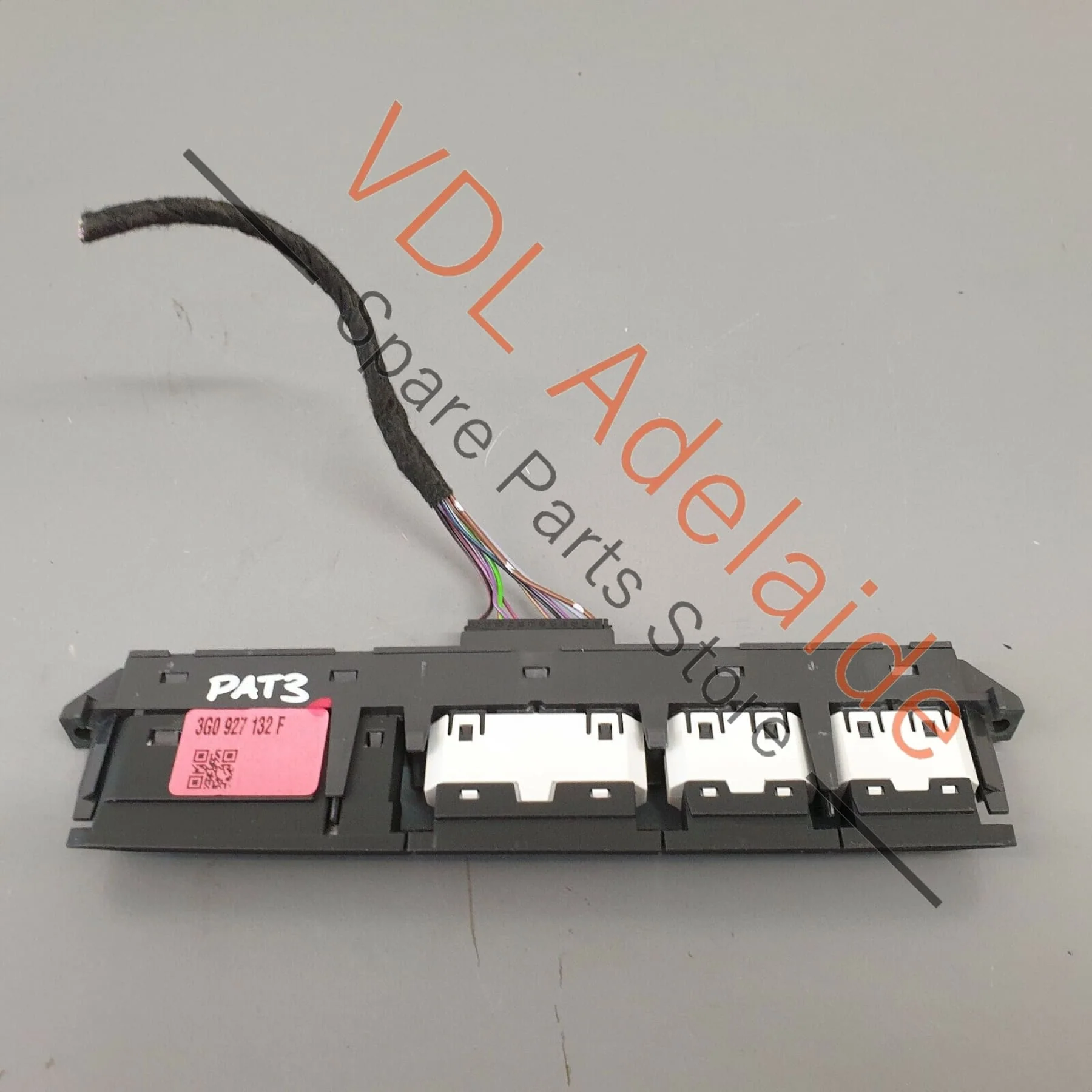 VW Passat B8 3G PDC Park Assist Hazard Light Switch 3G0927132F - Image 2