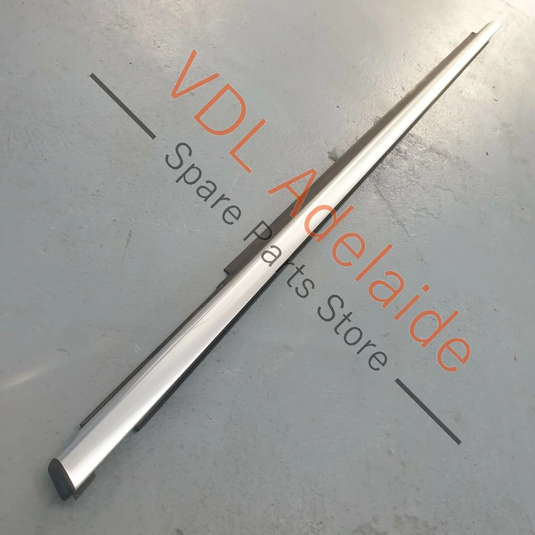 VW Tiguan R 5N Front Left Exterior Window Seal Chrome Trim Moulding JES2