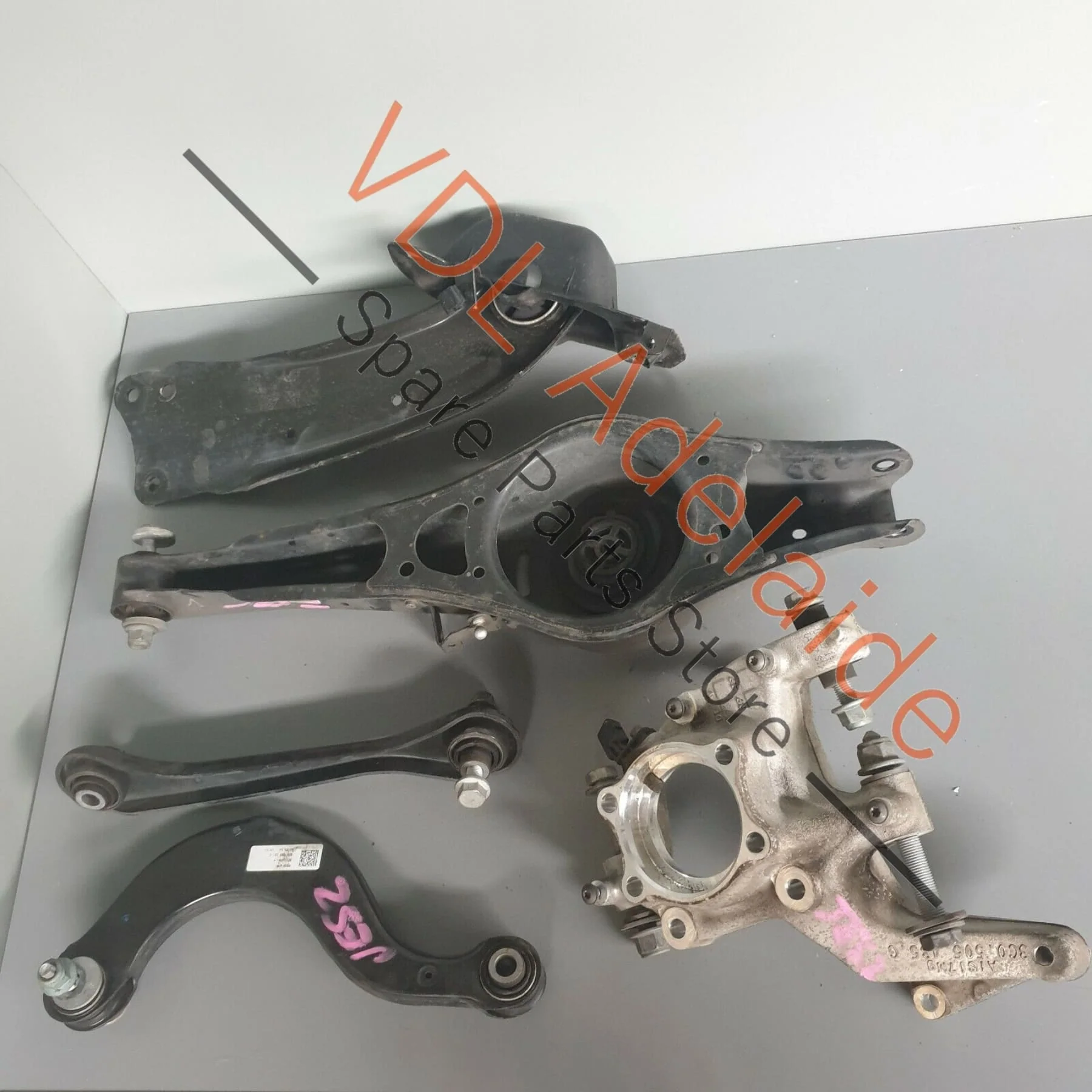 Volkswagen VW Tiguan R 5N MK1 Rear Left Suspension Assembly JES2