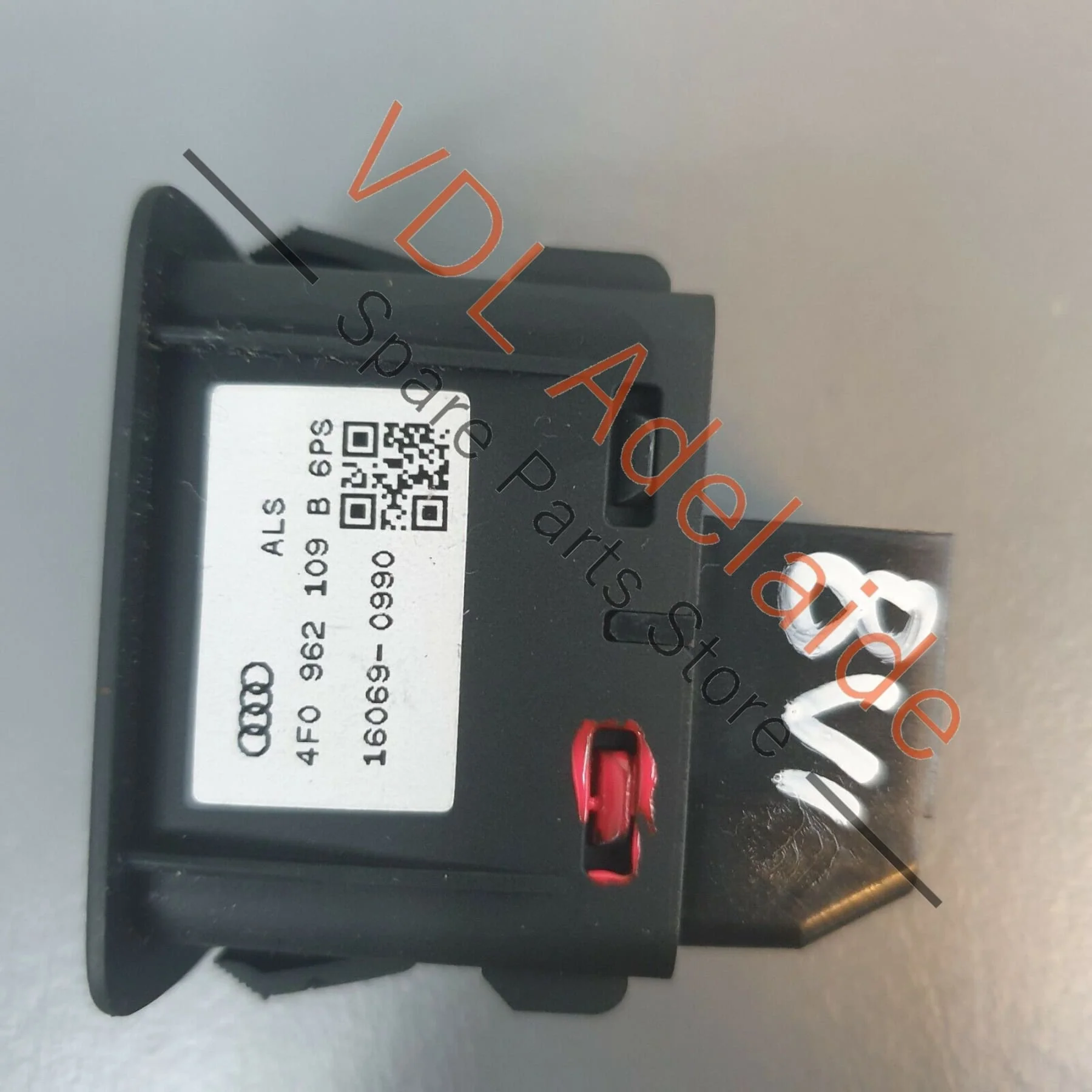 Audi RS3 8V Switch Button for Deactivation of Anti-Theft Alarm System 4F0962109B - Image 3