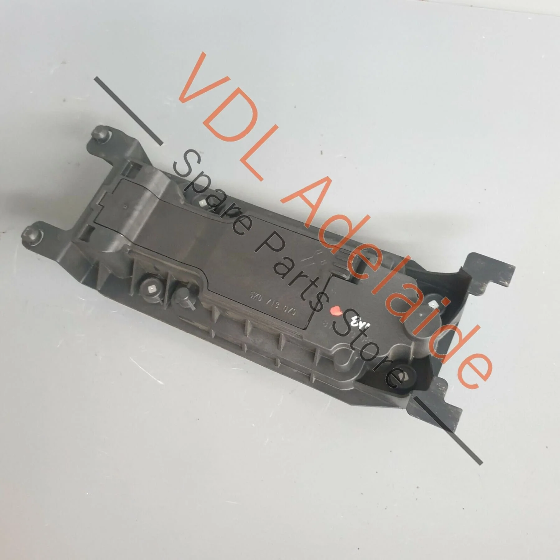 Audi RS3 8V Gear Shifter Selector Housing Bracket 8V0713085 - Image 2