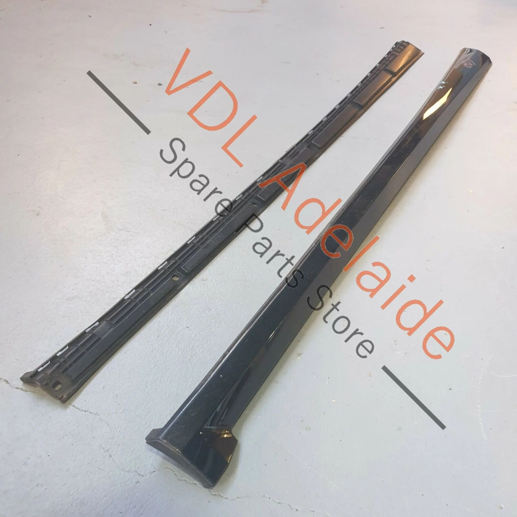 Audi RS3 8V Side Skirt Rocker Panel Trim Moulding and Securing Strip Right RHS