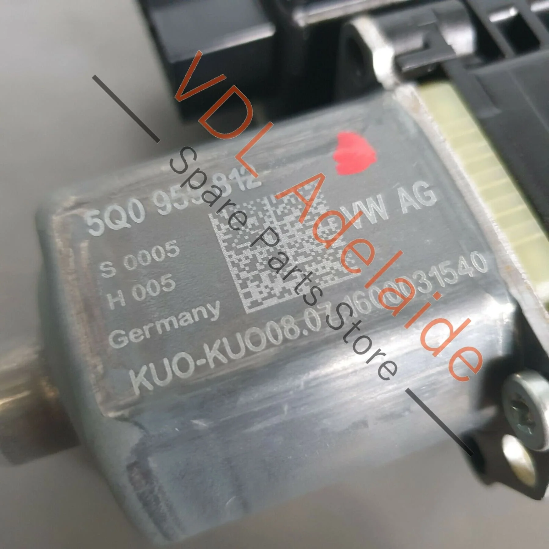 Volkswagen VW Golf R Mk7 Right Rear Window Regulator Motor 5Q0959812 - Image 2