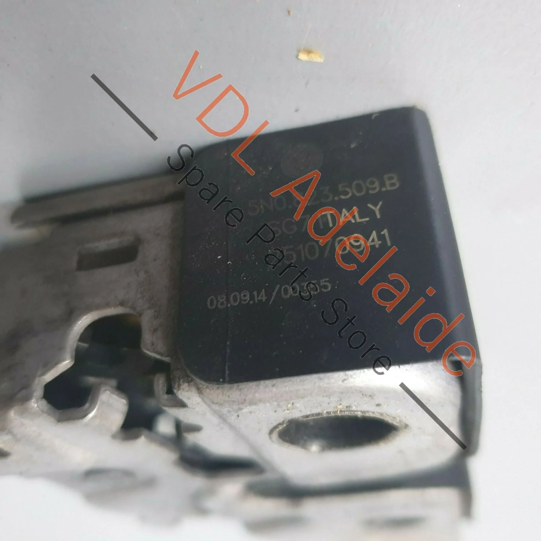 Volkswagen VW Tiguan R 5N MK1 Bonnet Latch Catch 5N0823509B JES2 - Image 2