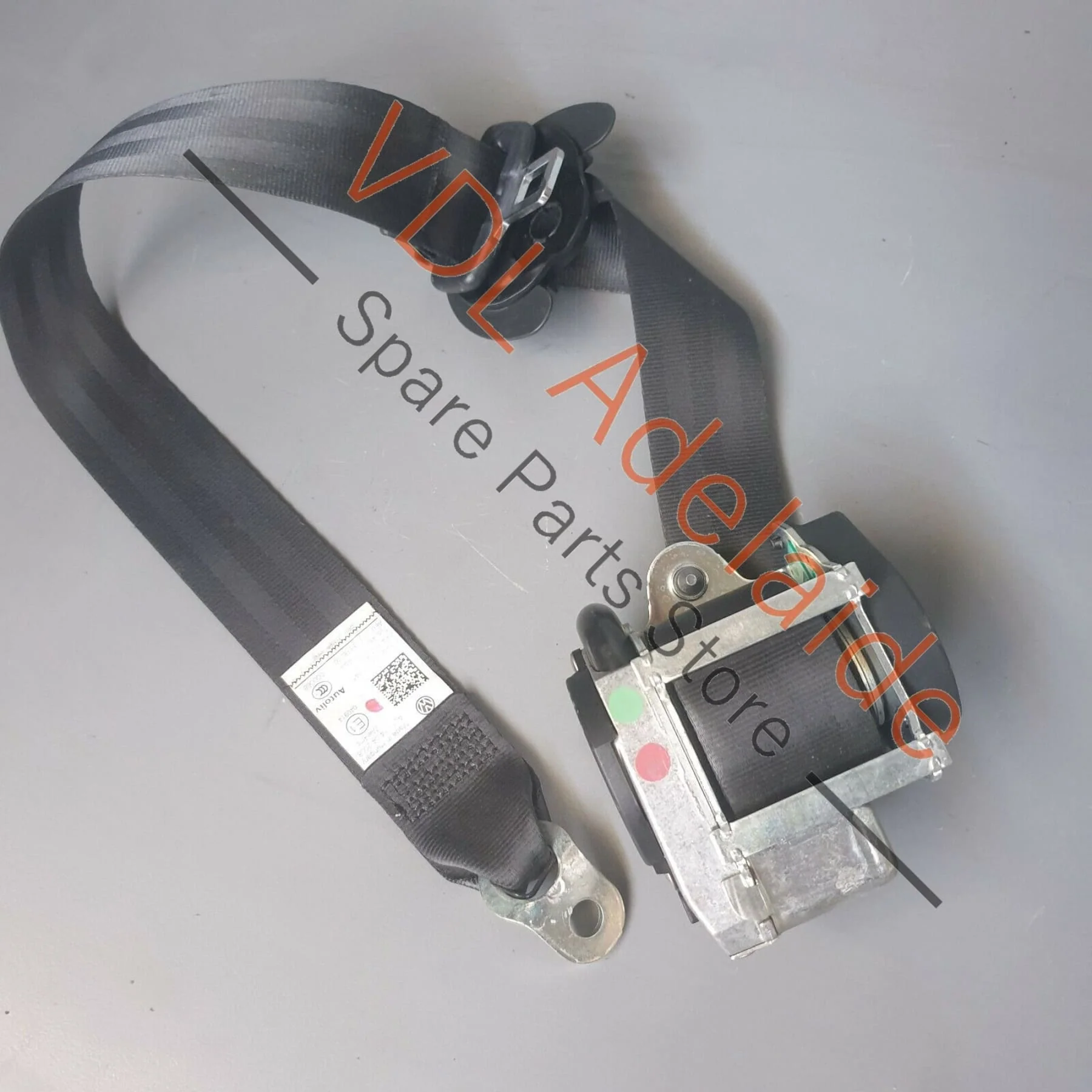 Volkswagen VW Golf Mk5 R32 Front Left Seatbelt for 4 door car RHD 1K4857705AS
