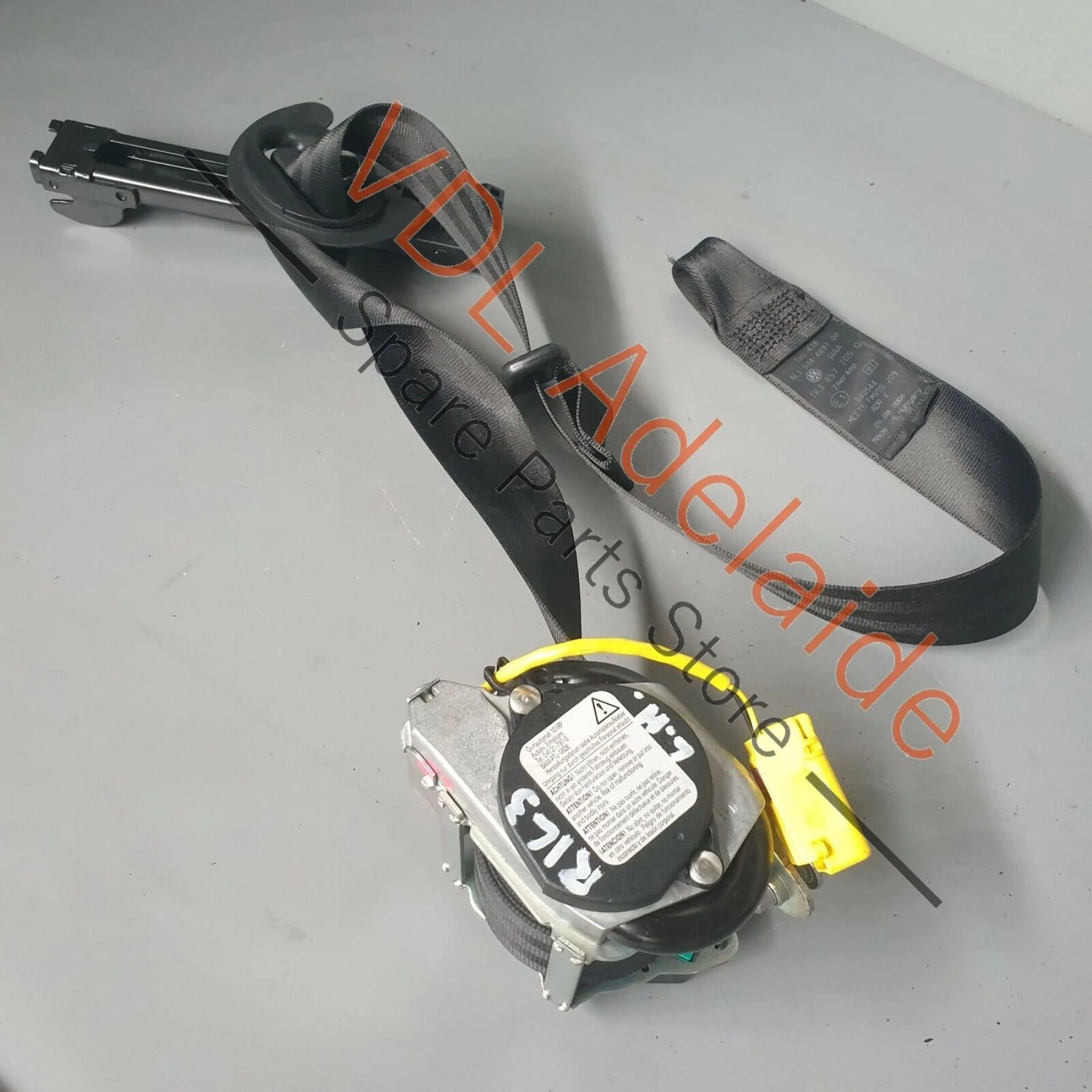 Volkswagen VW Golf Mk5 R32 Front Left Seatbelt for 2dr RHD Vehicle 1K3857705R - Image 3