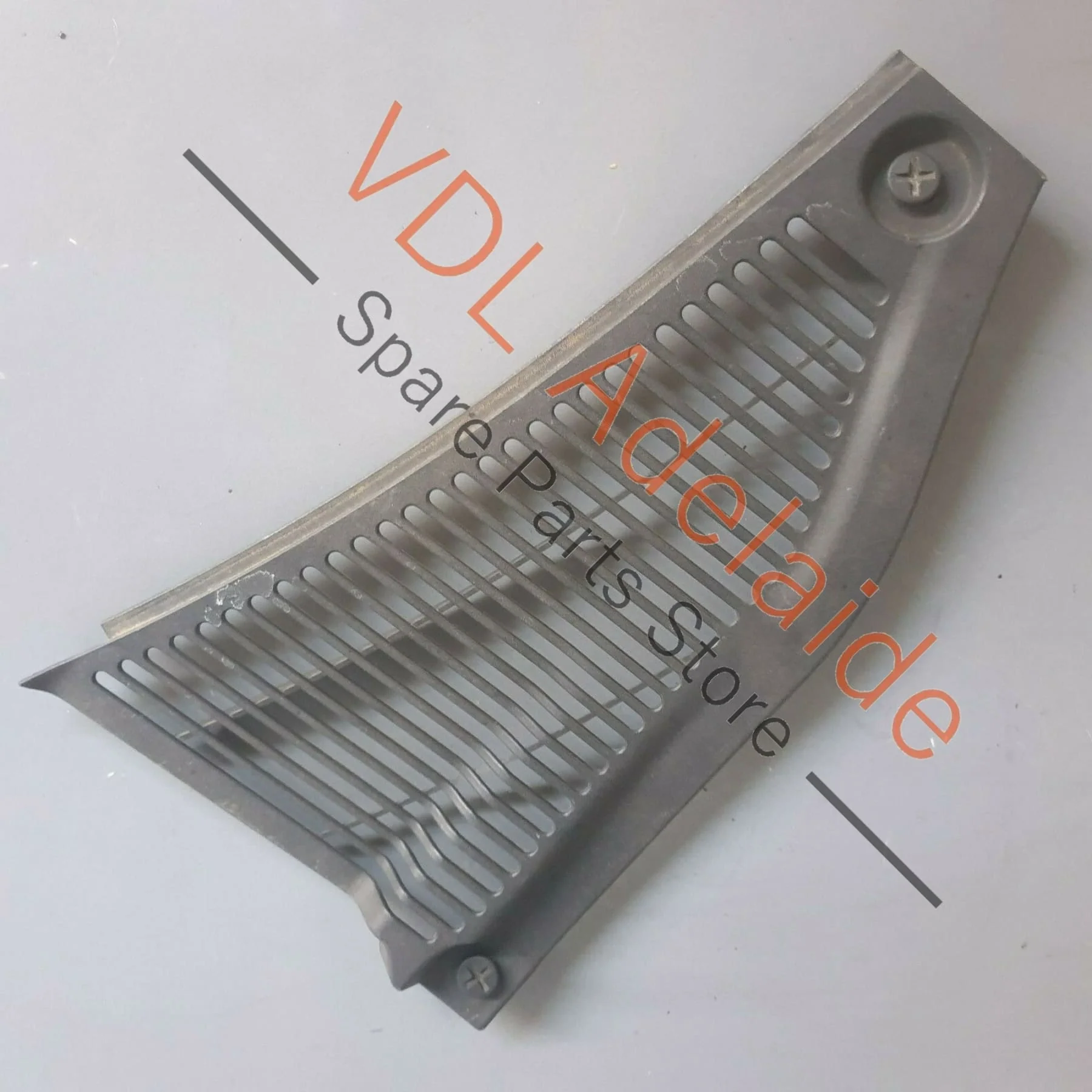 Volkswagen Touareg 7L Right Side Engine Bay Cowling Cover Panel Flap Trim