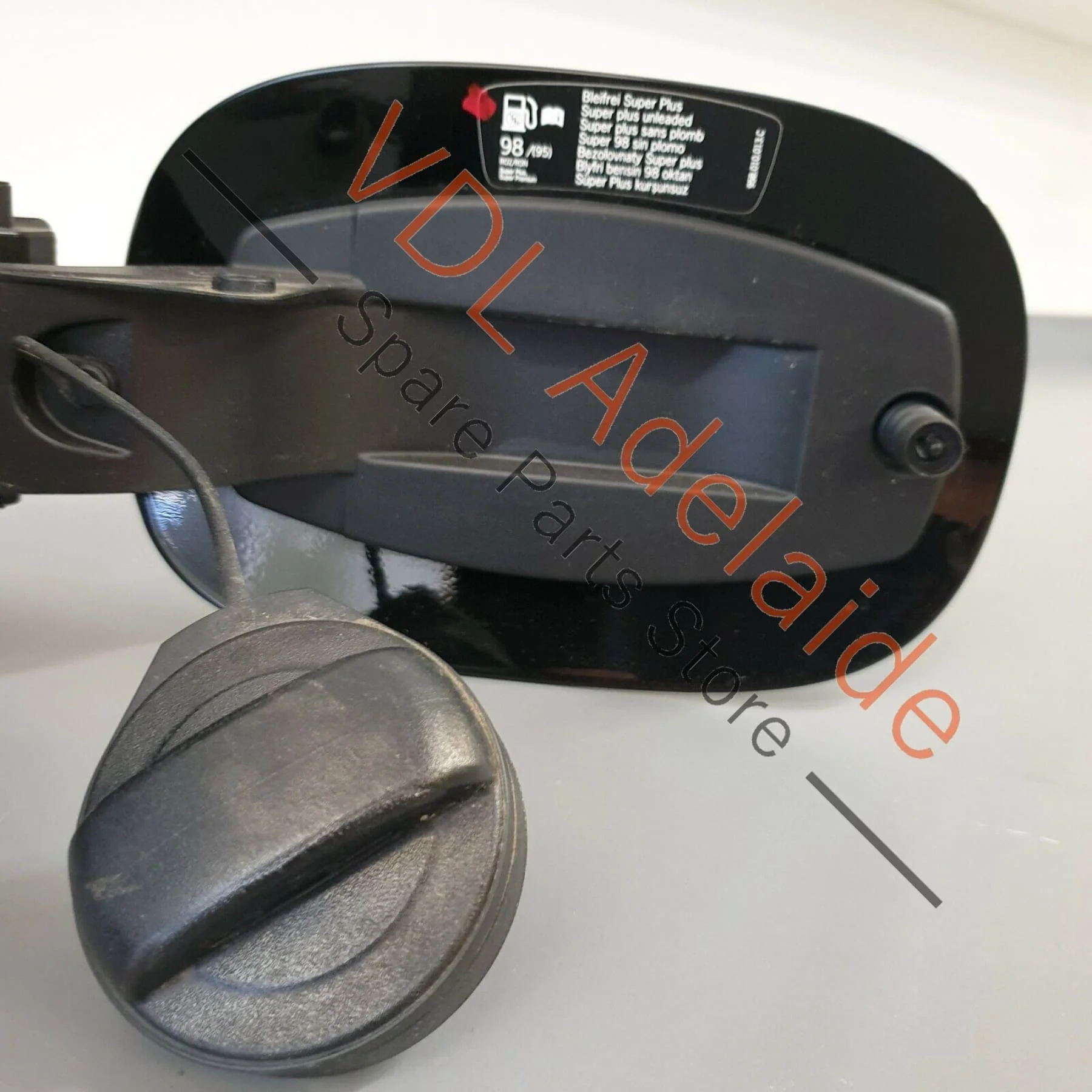 Porsche Macan 95B Fuel Filler Flap Door Cap Assembly - Image 9