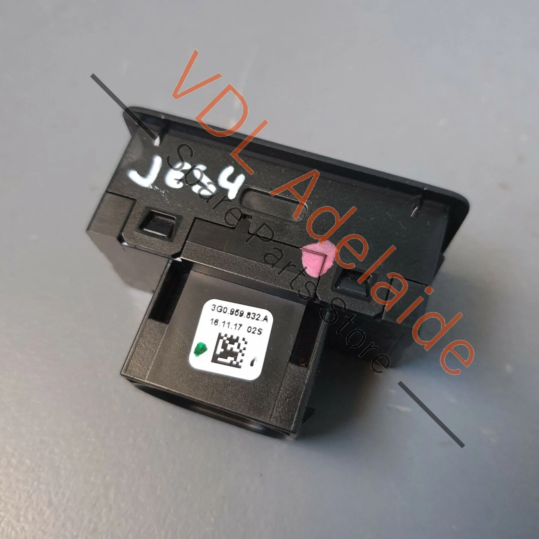 VW Tiguan MQB Mk2 Electric Tailgate Lid Lock 'Easy Close' Switch 3G0959832A - Image 3