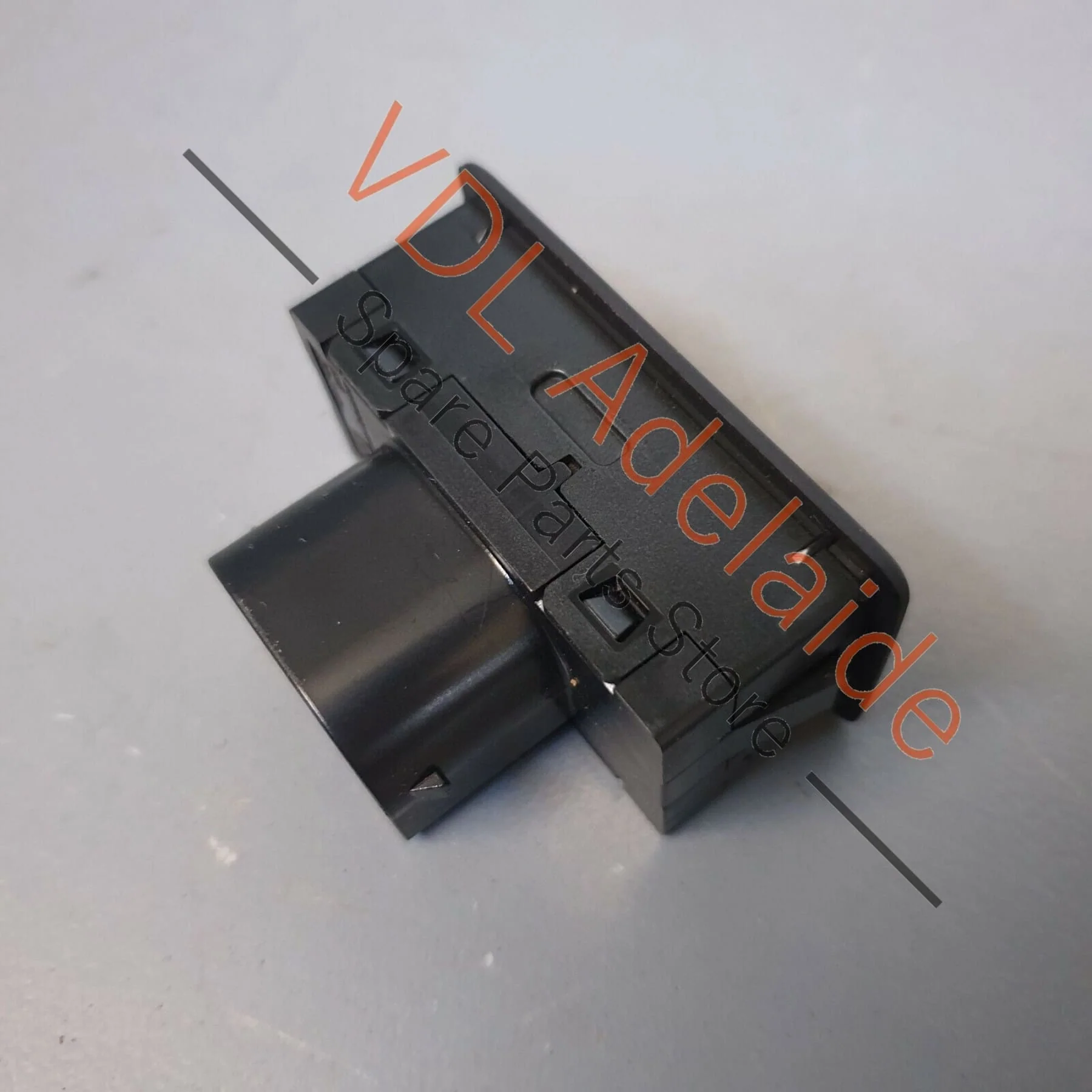 VW Tiguan MQB Mk2 Electric Tailgate Lid Lock 'Easy Close' Switch 3G0959832A - Image 4
