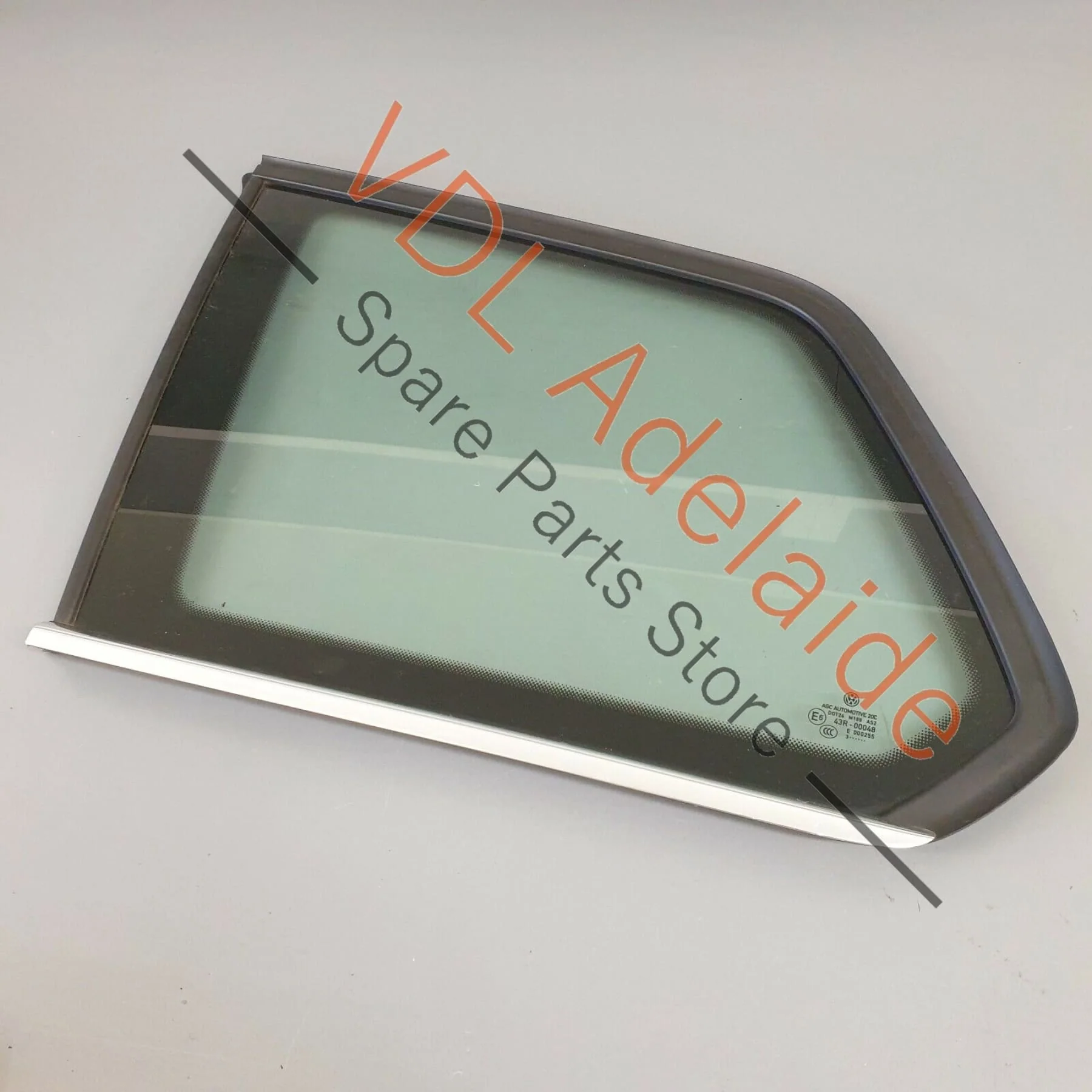 VW Golf MK7 Wagon Left Side Rear Hatch Window with Trim Moulding 5G9845297T