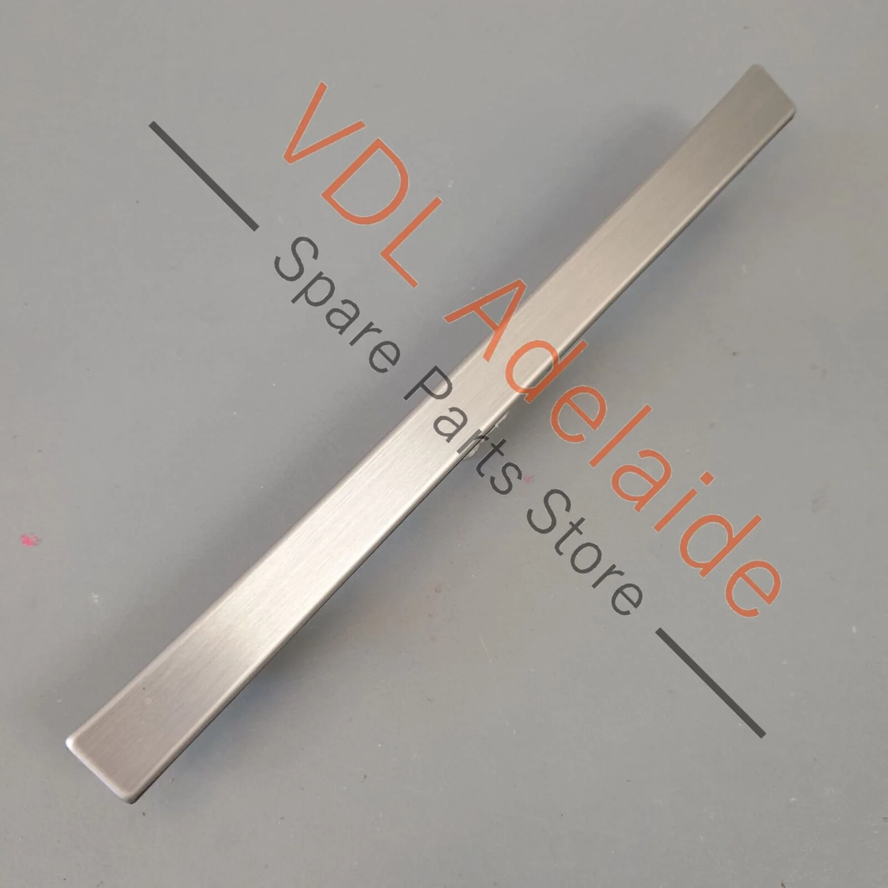 VW Passat R36 B6 3C Centre Dash Trim Inlay Brushed Chrome 3C0858336L - Image 3