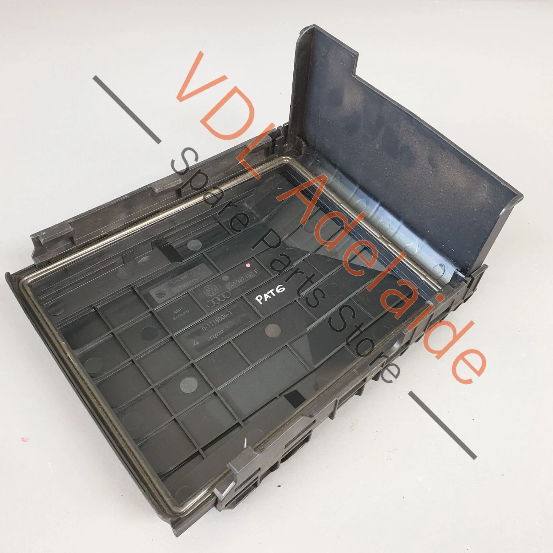 VW Passat R36 B6 3C Cover For Fuse Box / Relay Plate 1K0937132F - Image 5