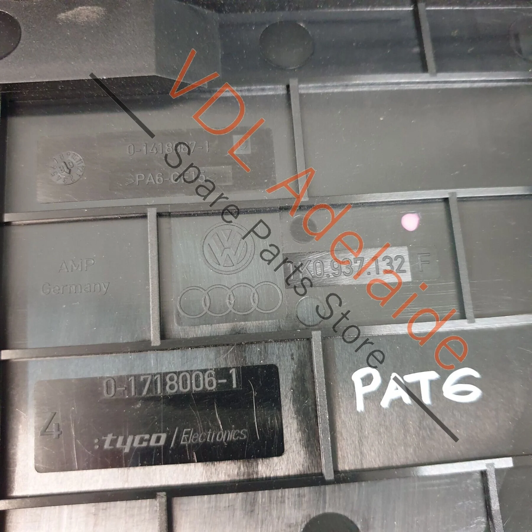 VW Passat R36 B6 3C Cover For Fuse Box / Relay Plate 1K0937132F - Image 6