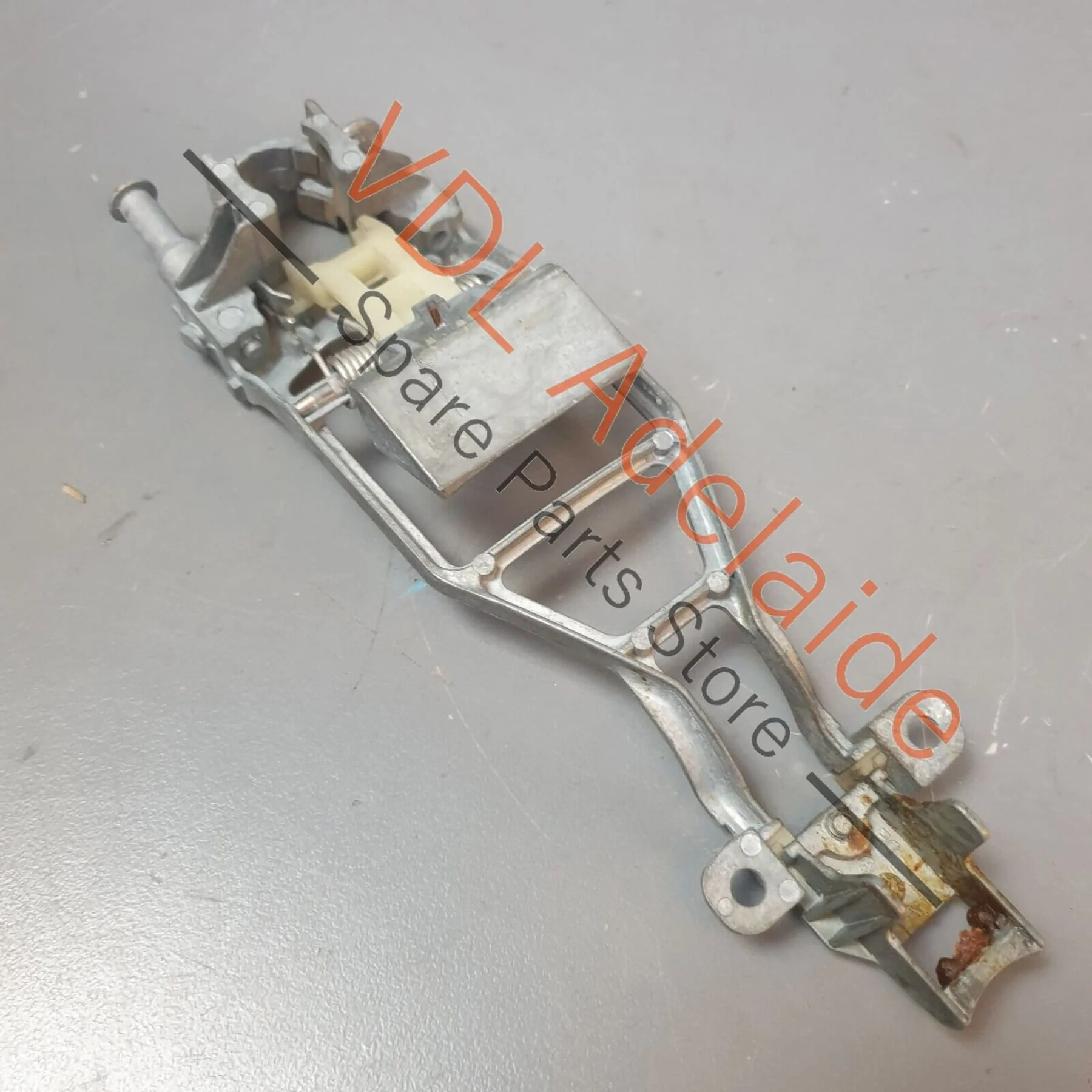 VW Touareg V10 7L Right Side Rear Door Handle Mounting Bar 7L0839886B - Image 3