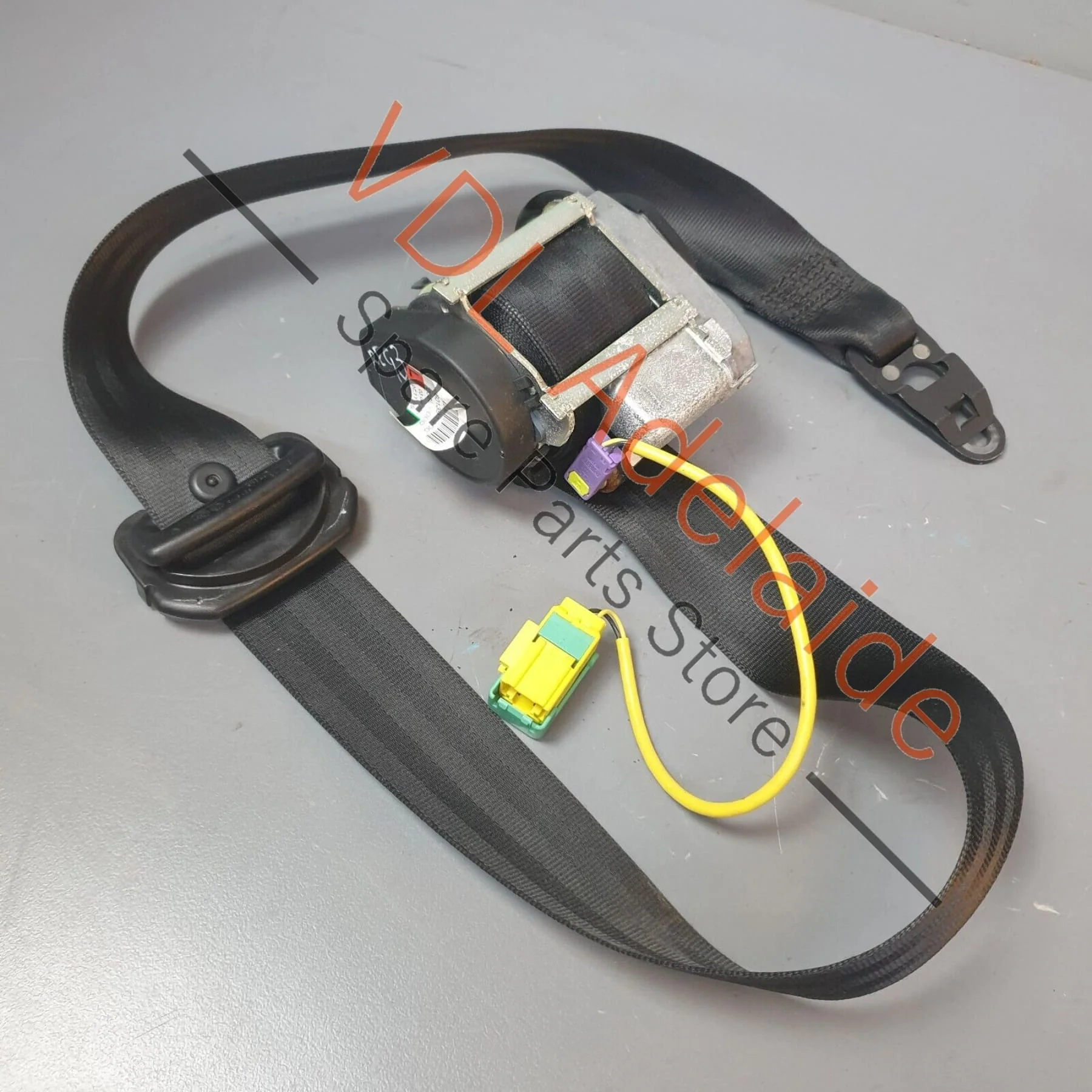 VW Touareg V10 7L Front Left Seatbelt 7L6857705A