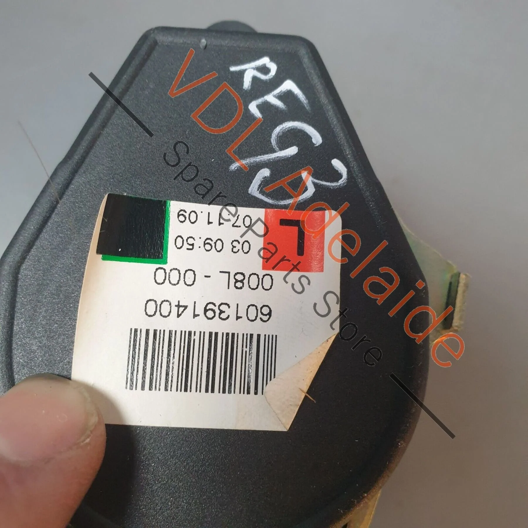 VW Touareg V10 7L Front Left Seatbelt 7L6857705A - Image 3