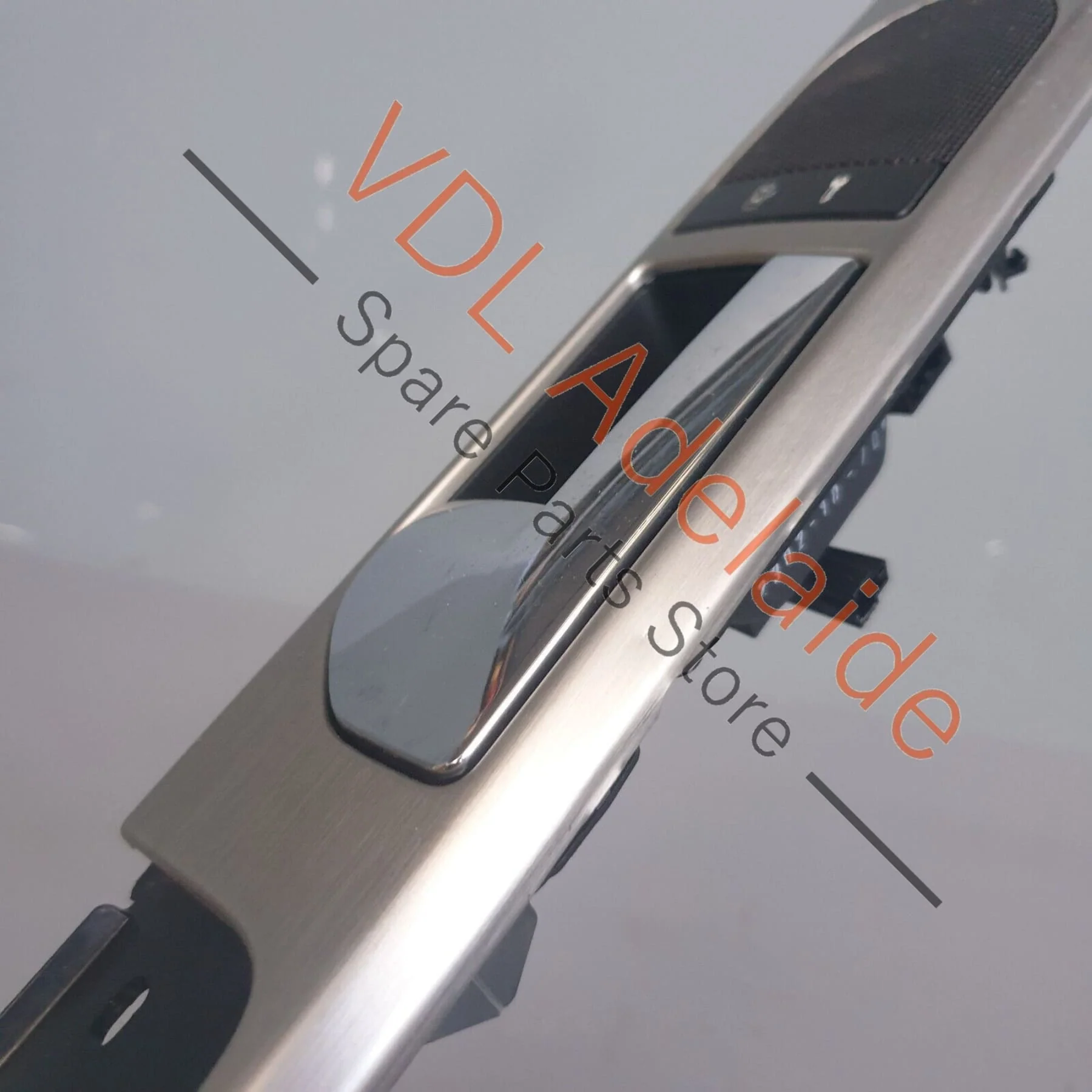 VW Touareg V10 7L Interior Front Left Aluminium Door Trim Insert - Image 3
