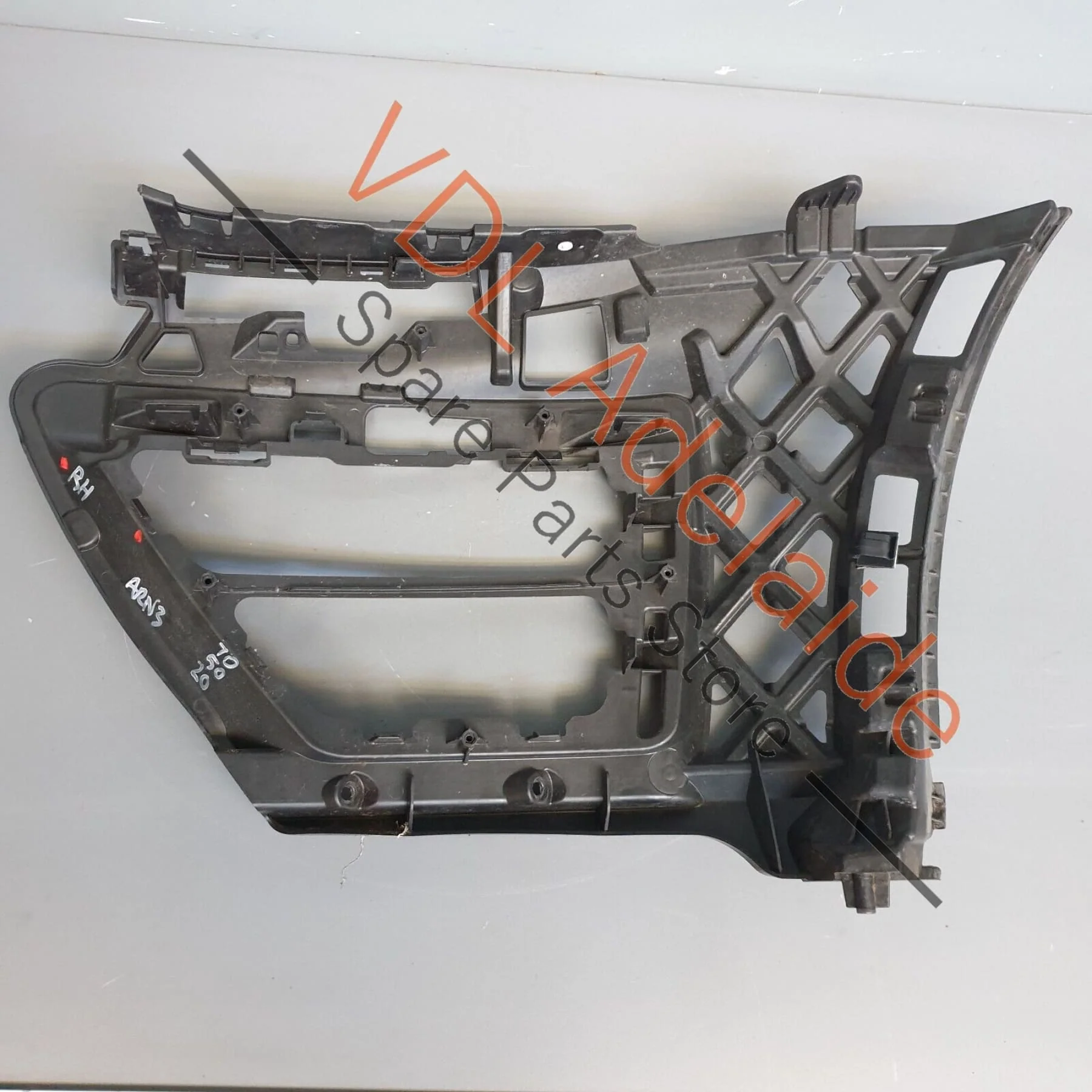 VW Golf R MK7 Front Bumper Right Side Support Element Backing Bracket 5G0807724C - Image 4