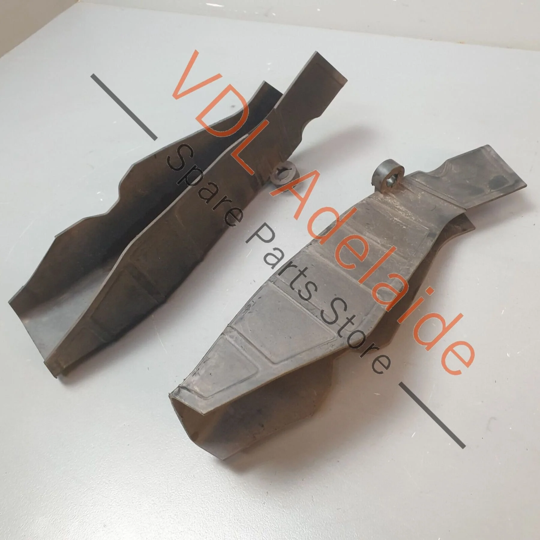 Porsche Panamera Turbo 971 Pair of Rear Suspension Wishbone Air Guide Guides - Image 4
