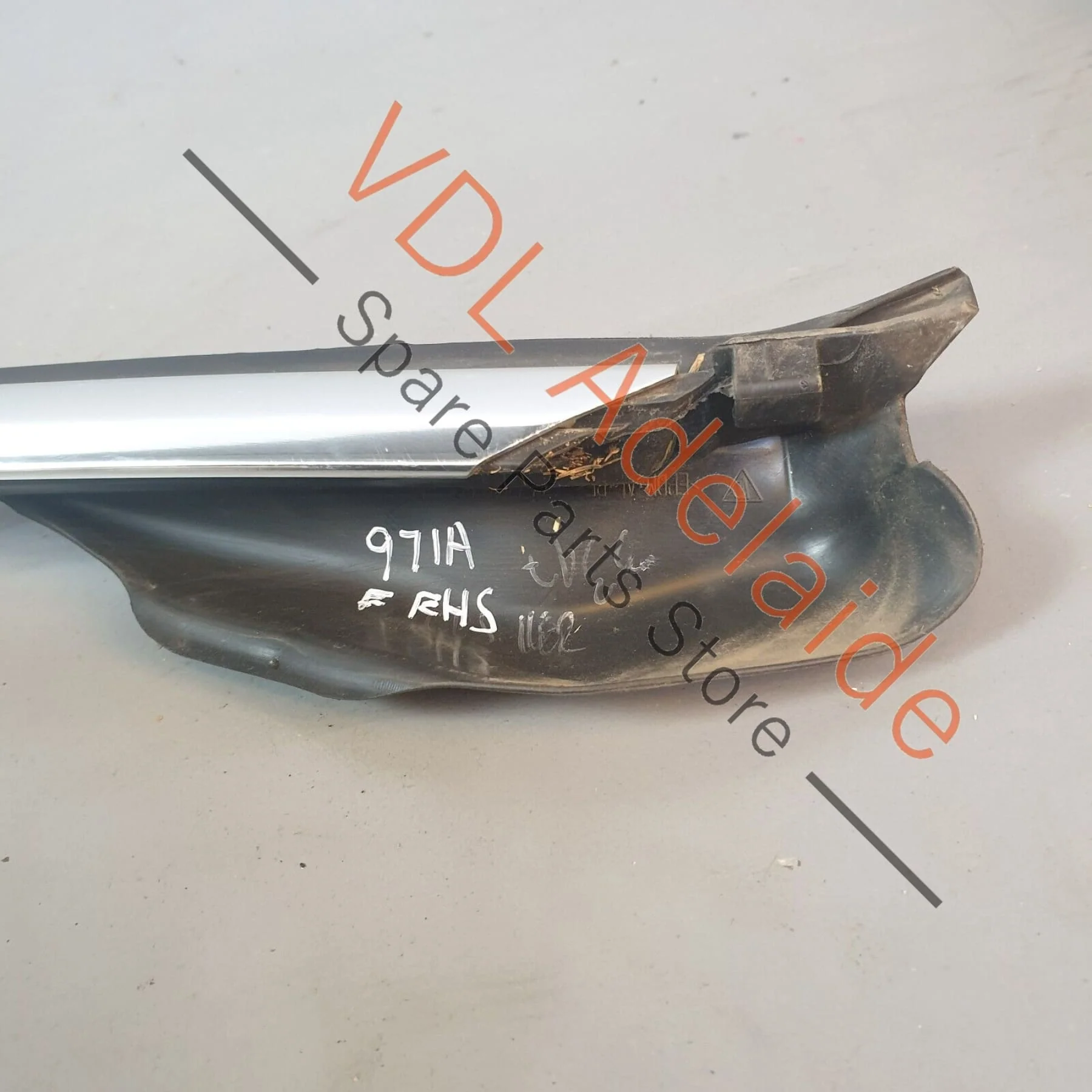 Porsche Panamera Turbo 971 Right Front Door Exterior Weather Seal - Image 4
