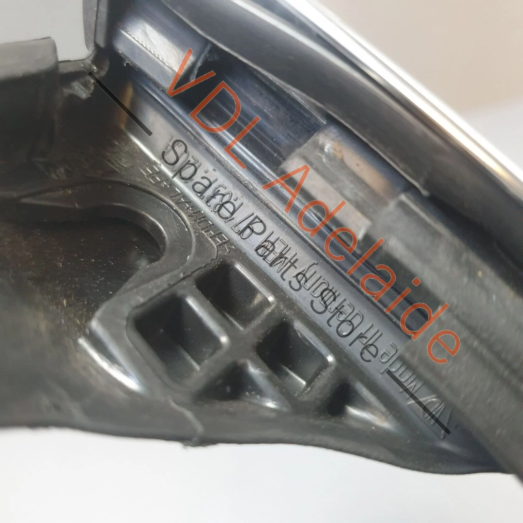 Porsche Panamera Turbo 971 Right Front Door Exterior Weather Seal - Image 5