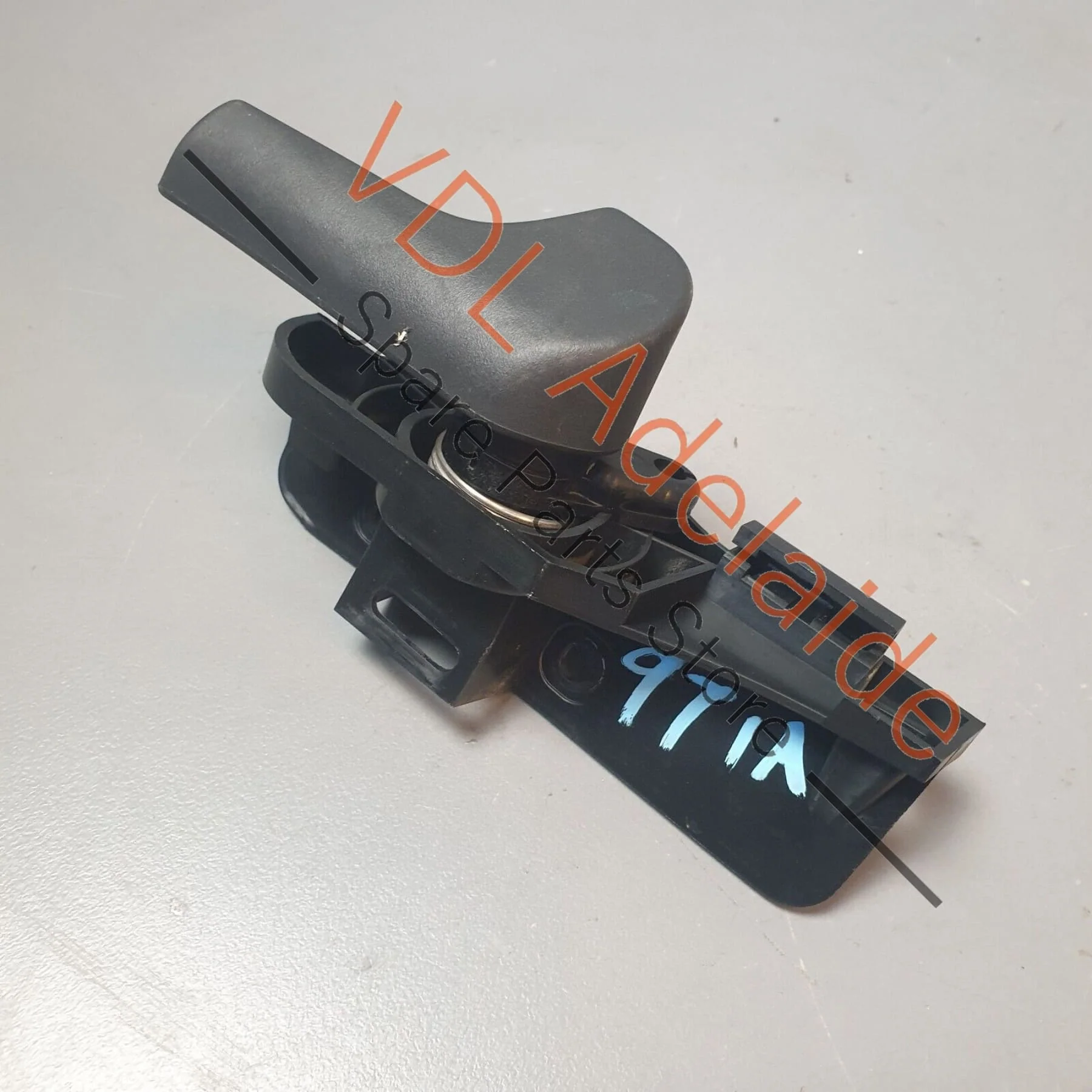 Porsche Panamera Turbo 971 Bonnet Opening Lid Lever Handle Pull 971823533A RHD - Image 6
