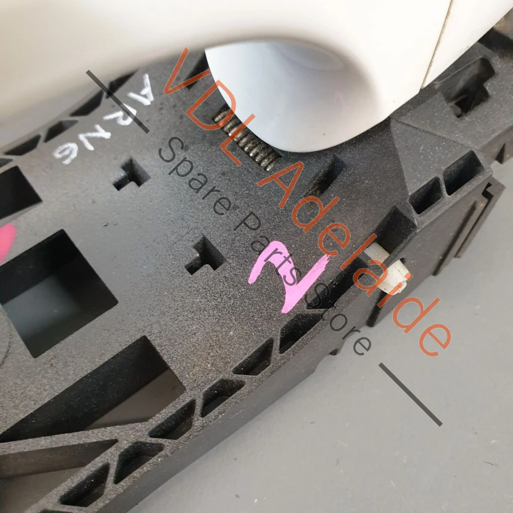 VW Golf GTi Mk7 Front Left Passenger Exterior Door Handle for RHD Pure White C9A - Image 3