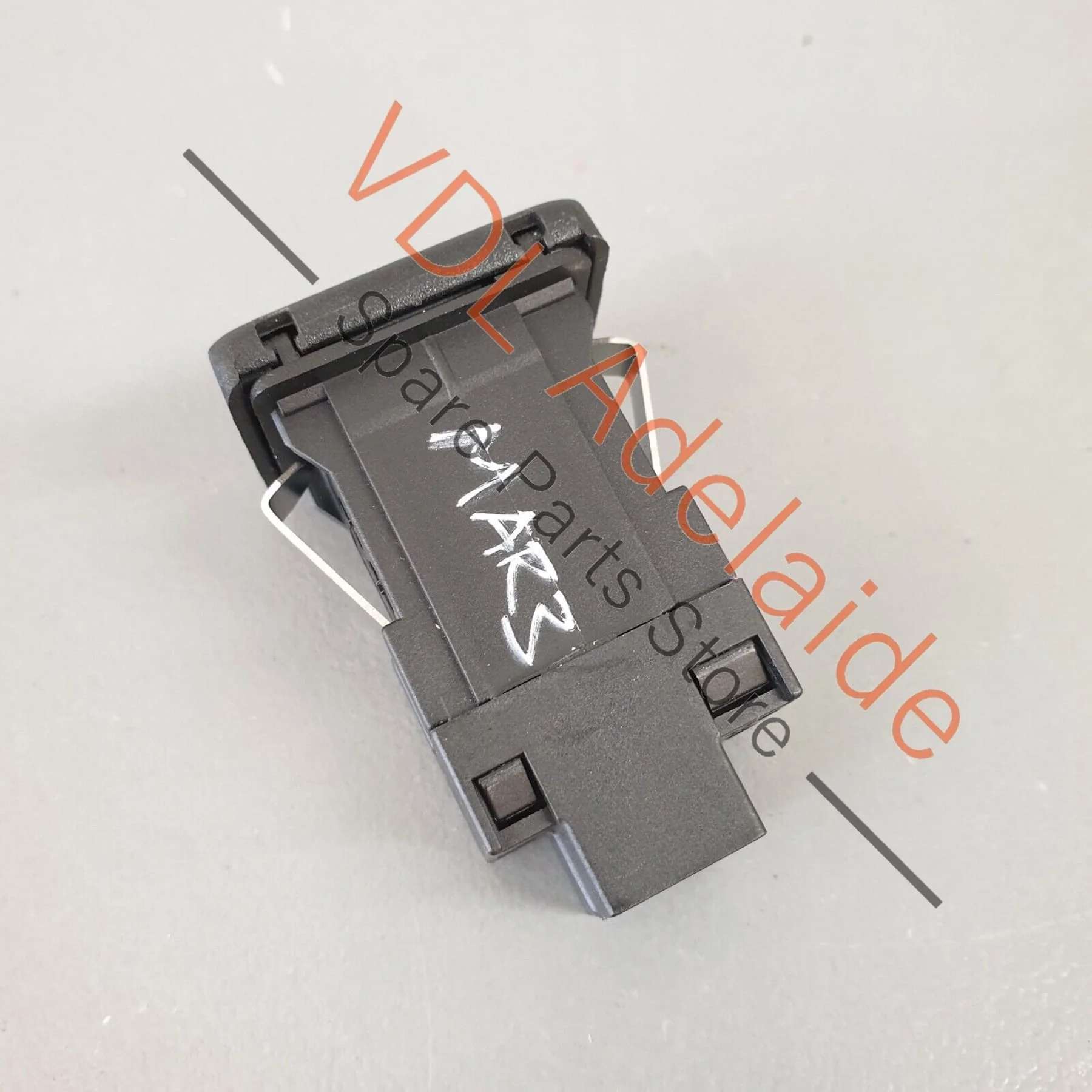 VW Polo GTi Mk5 6R Aux-In Socket Outlet With Cover 6R0035724 - Image 4