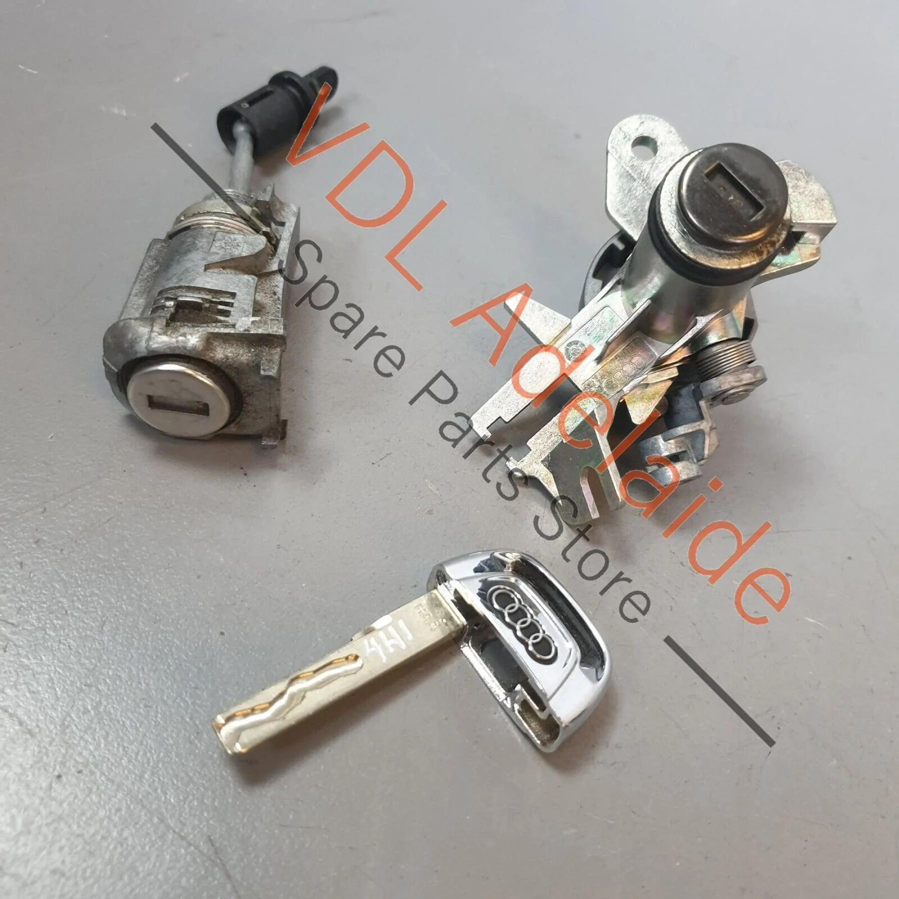 Audi A8 4H Matching Drivers Door & Boot Lock Barrels with Blade Key - Image 3