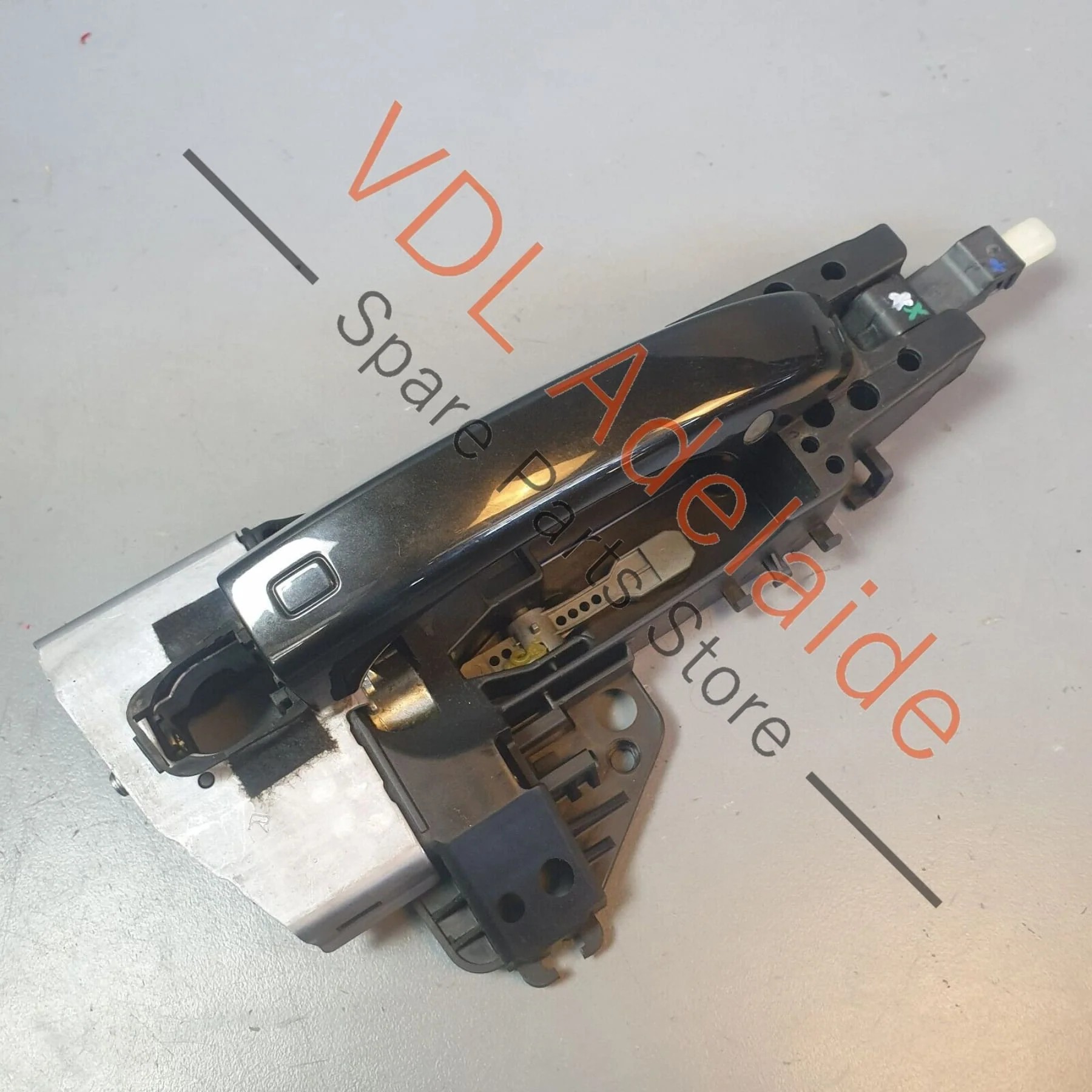 Audi A8 4H Front Right Door Handle and Mounting Bar 4H0837206B - Image 2