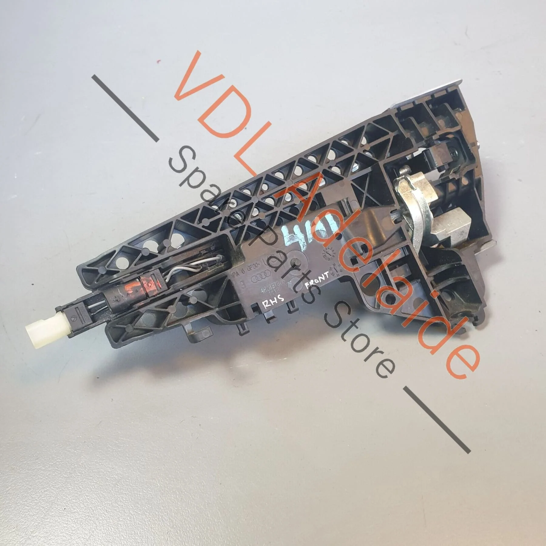 Audi A8 4H Front Right Door Handle and Mounting Bar 4H0837206B - Image 4