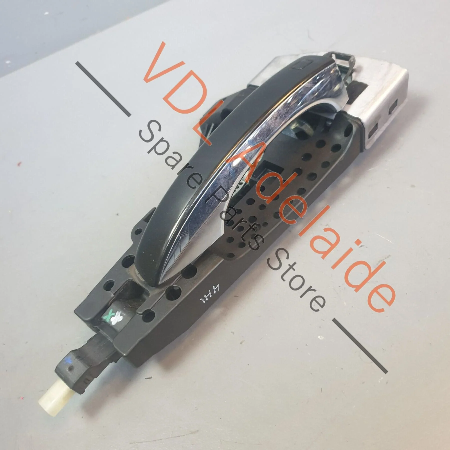Audi A8 4H Front Right Door Handle and Mounting Bar 4H0837206B - Image 6