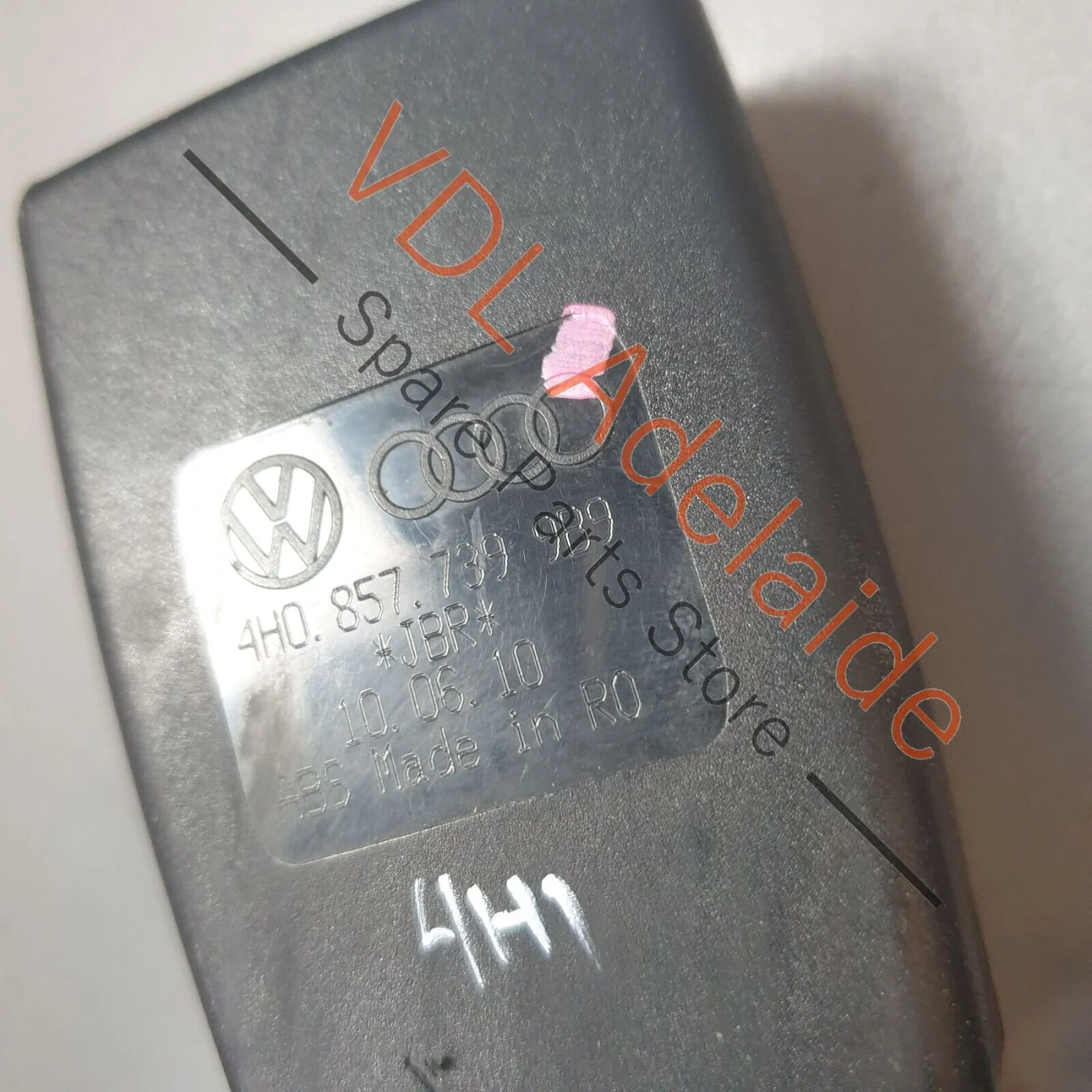Audi A8 4H Left Side Rear Seatbelt Latch Catch Clasp Clip 4H0857739 - Image 4