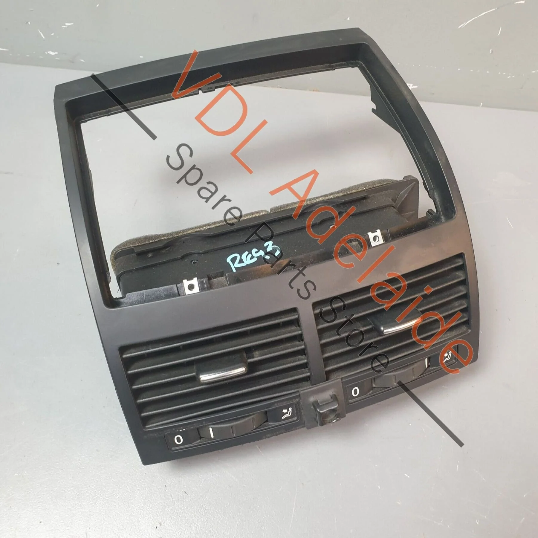 VW Touareg V10 7L Centre Dash AC Air Vent 7L6819727AH - Image 3