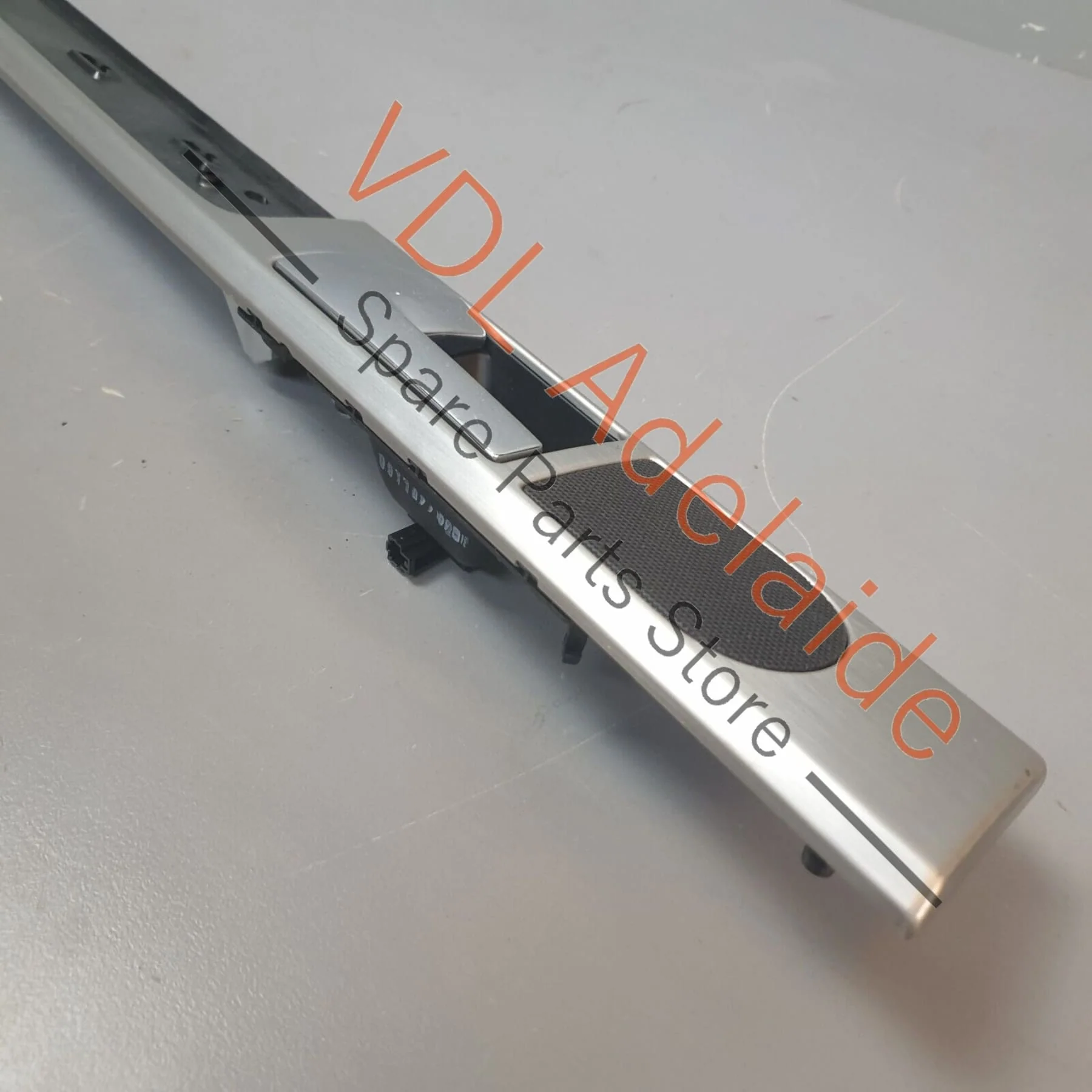 VW Touareg V10 7L Rear Left Door Trim Insert Brushed Aluminium 7L6868085F - Image 3