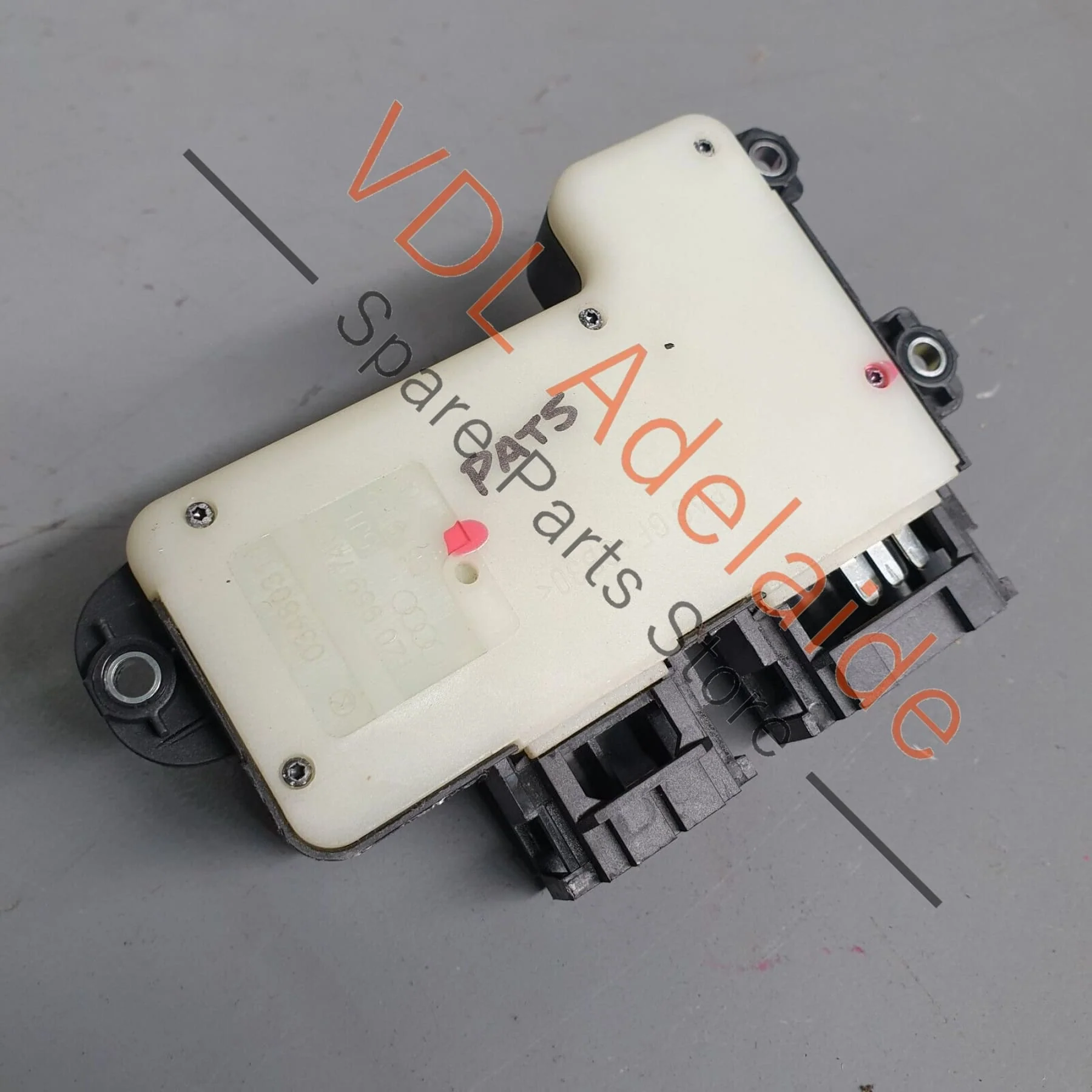 VW R36 Passat 3C B6 OEM Front Right Electric Seat Adjustment Switch 1Z0959748 - Image 2