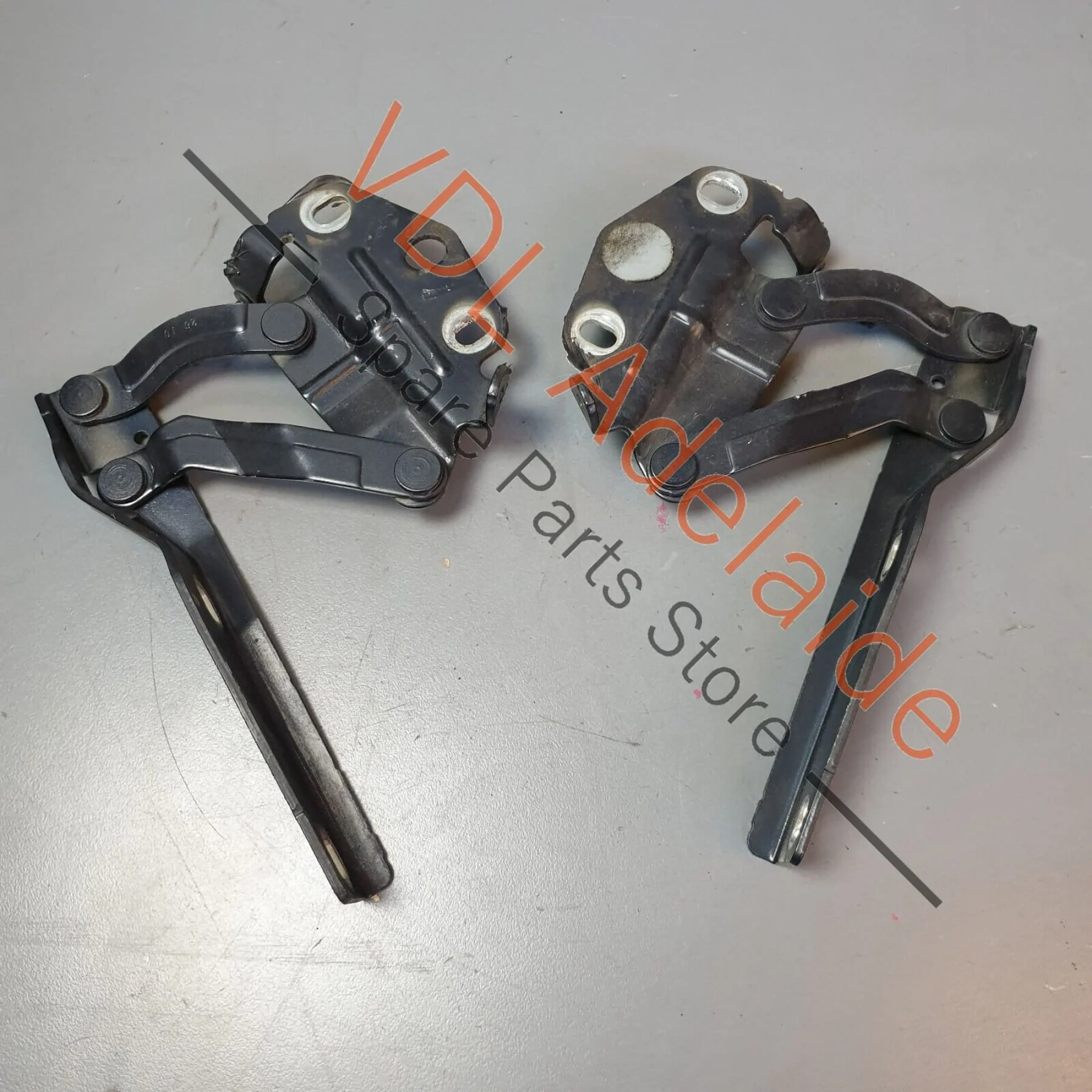 VW R36 Passat 3C B6 Bonnet Lid Hinge Pair Left & Right 3C0823301E 3C0823302E - Image 5