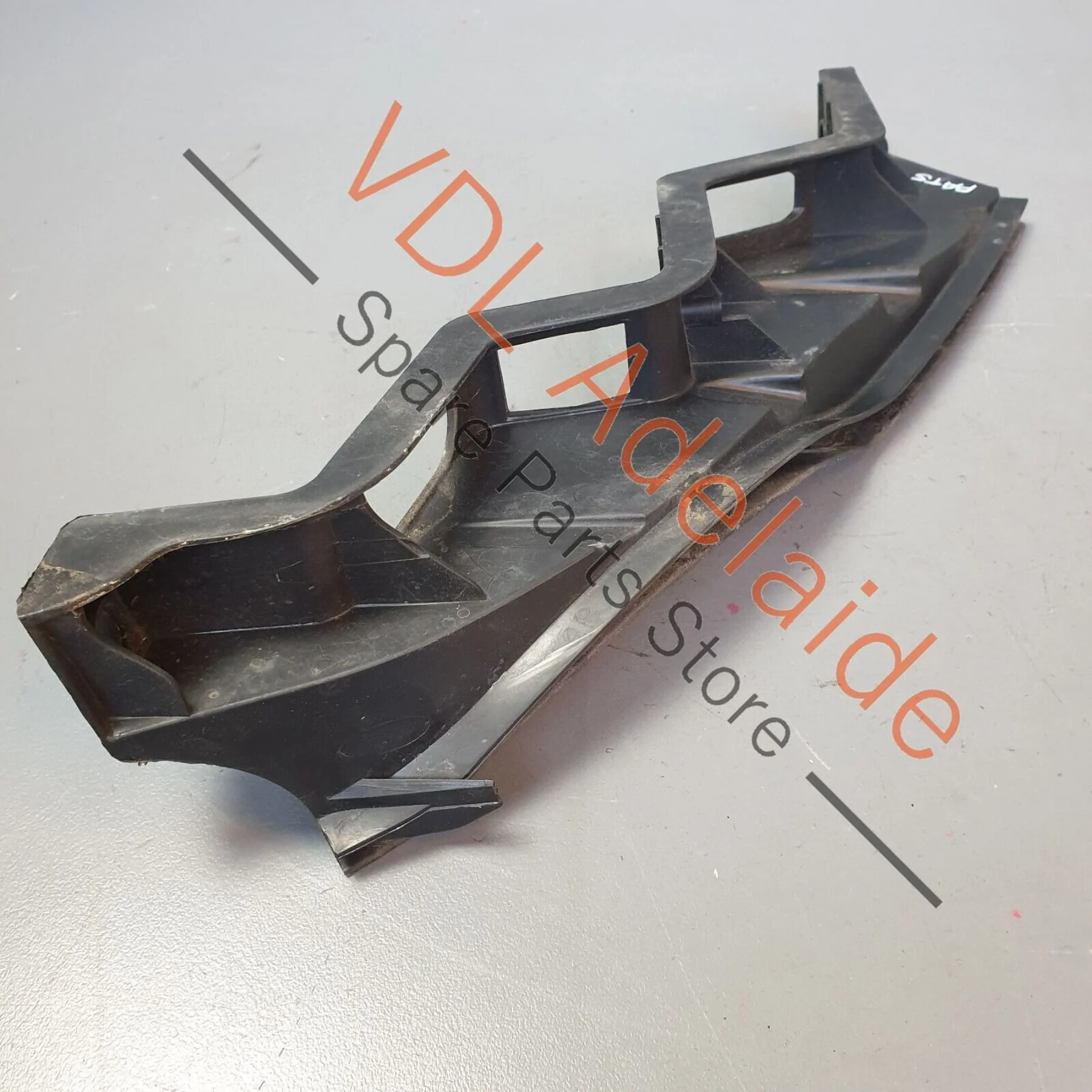 VW R36 Passat 3C B6 Left Front Bumper Profile Guide Bracket 3C0807889A