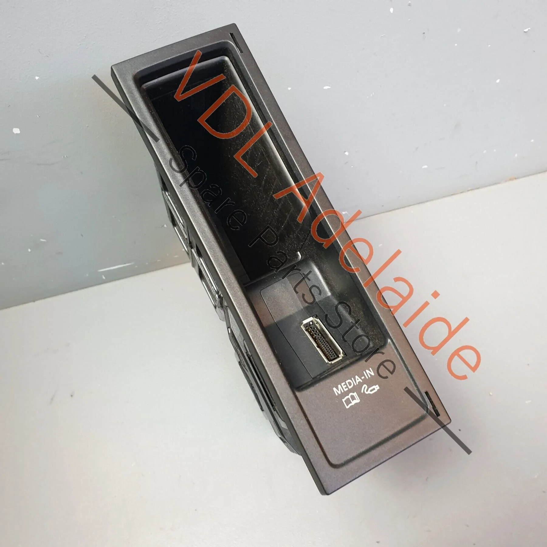VW R36 Passat 3C B6 MEDIA-IN Socket With Integrated Control Unit 5N0035341D