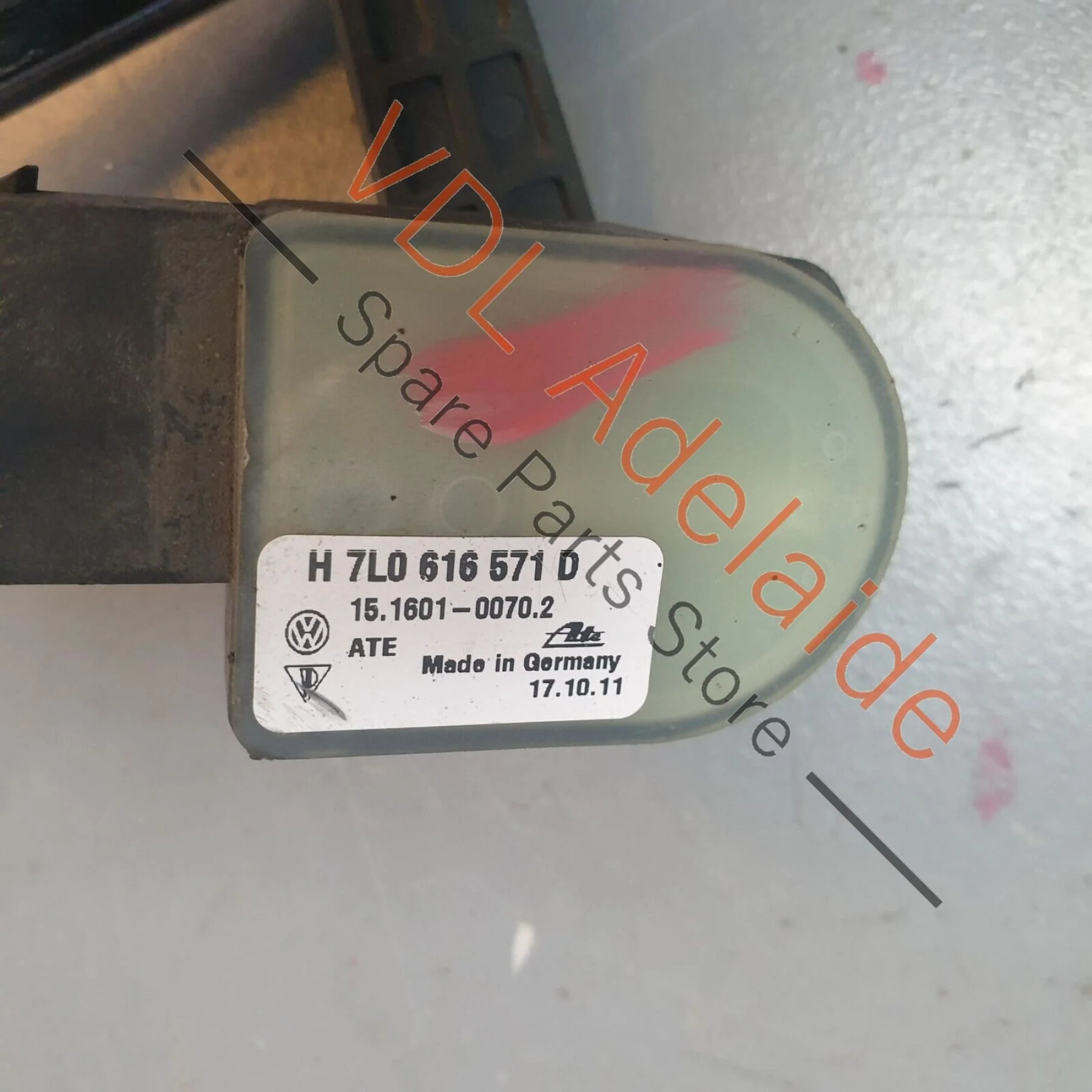 Audi Q7 6.0L V12 4L Rear Level Sensor for Models with Air Suspension 7L0616571D - Image 4