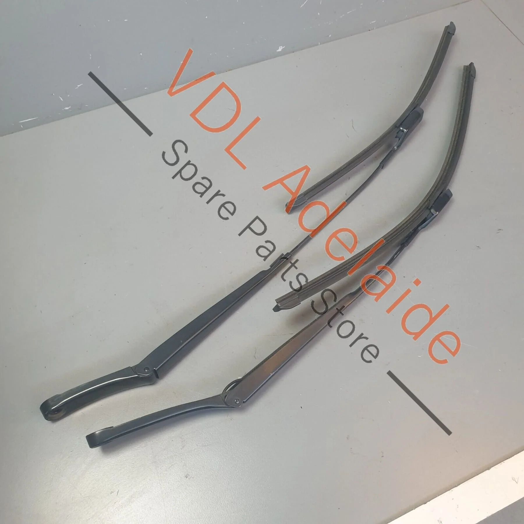 VW R36 Passat 3C B6 Pair of Windscreen Wiper Arms for RHD