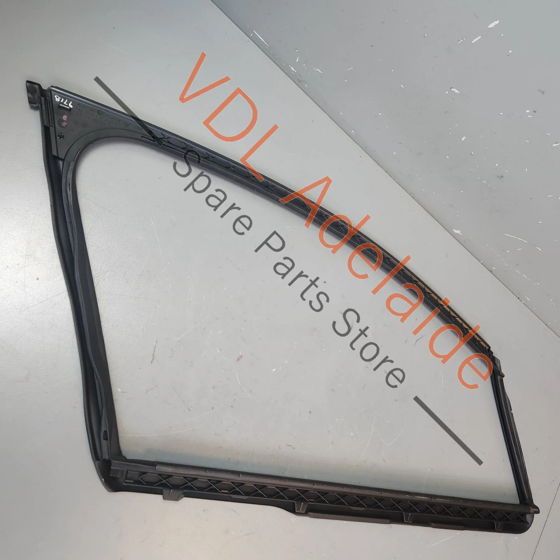 Porsche Panamera 971 Front Left Door Window Seal Guide 971837431 - Image 4