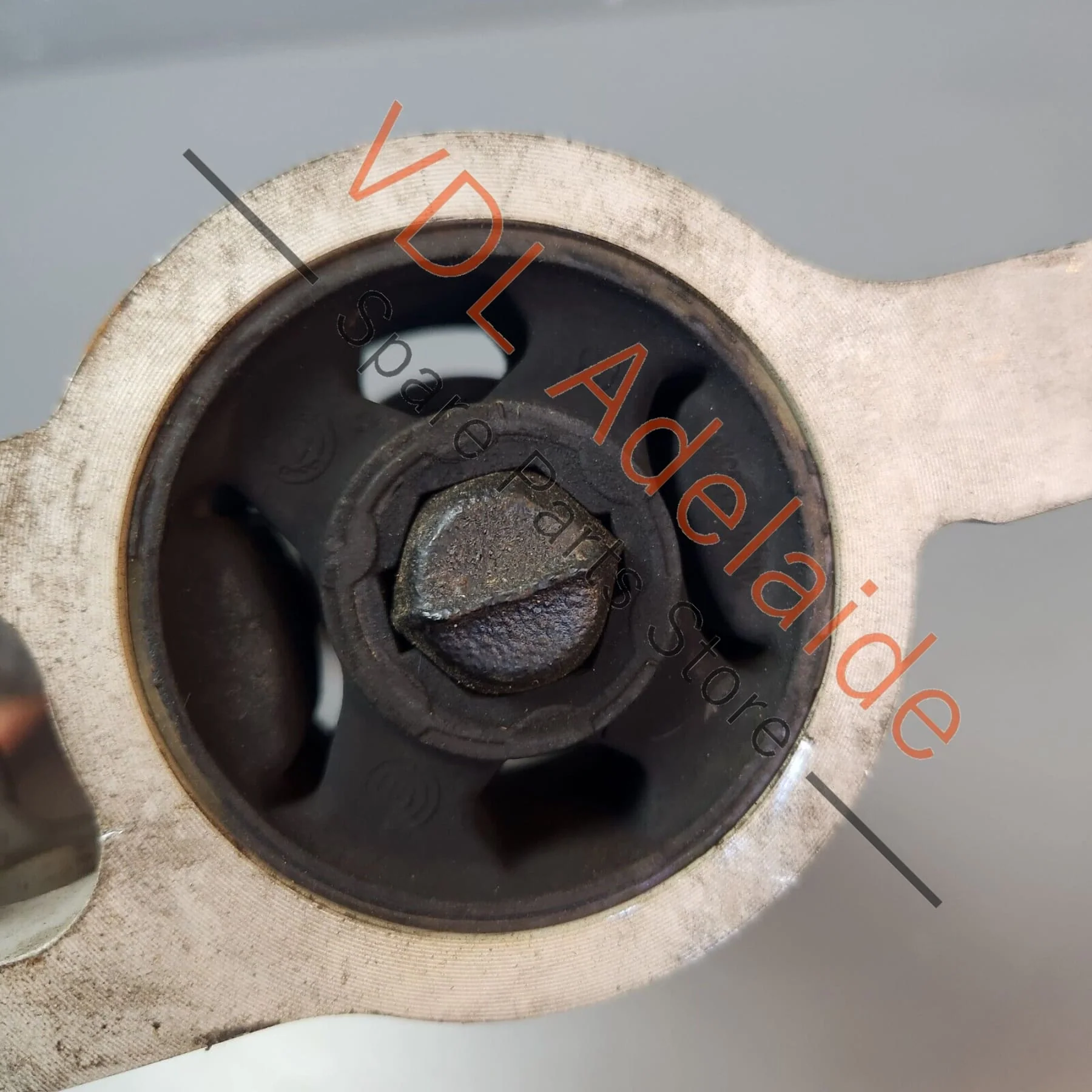 VW Golf MK5 R32 Front Right Lower Control Arm Wishbone - Image 5